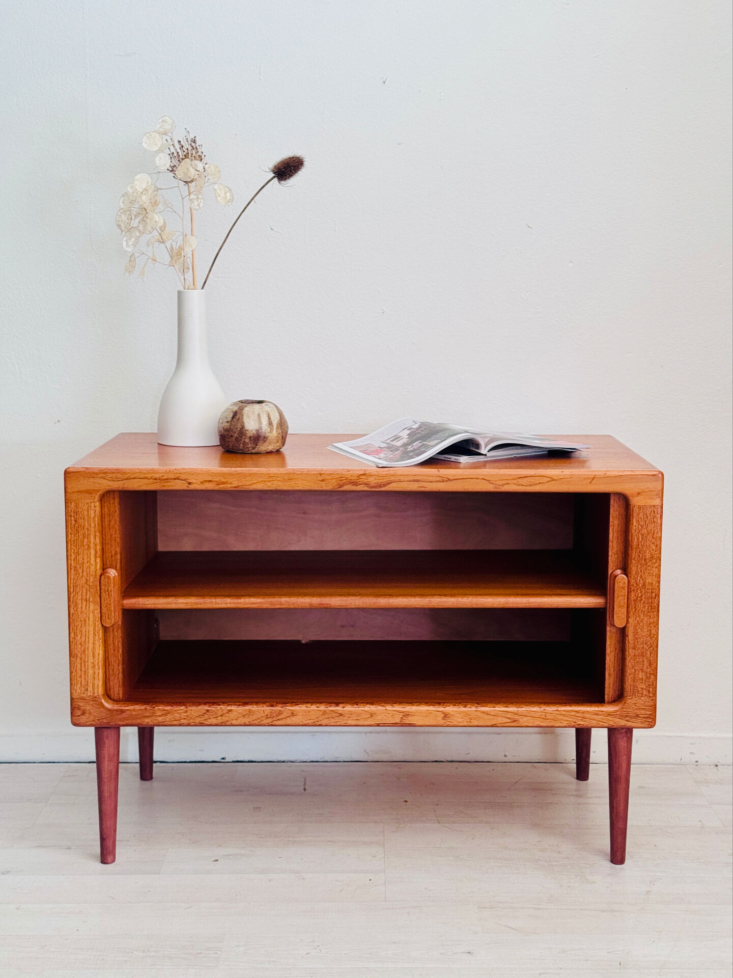 Vintage midcentury teak dressoir