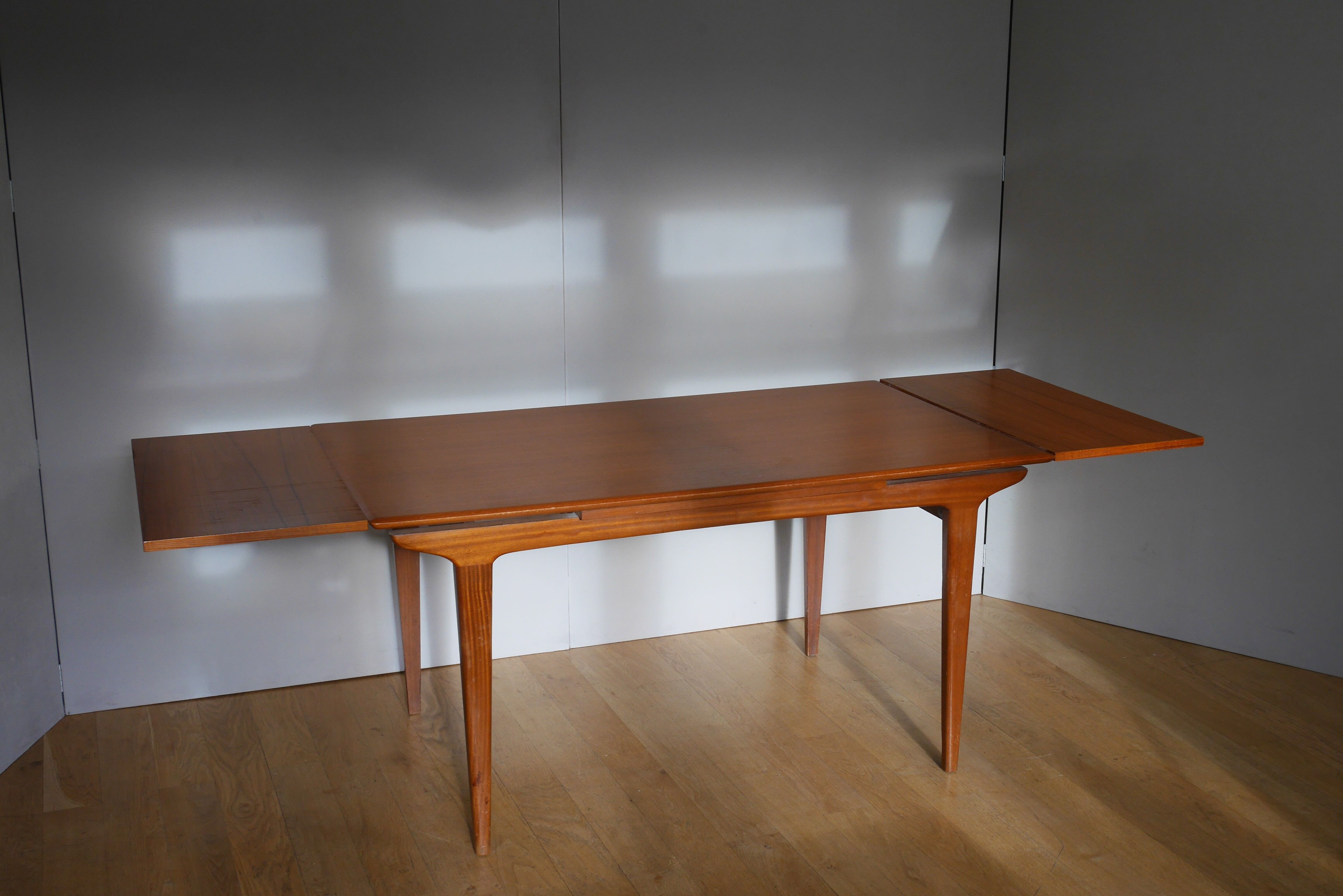 Rectangular Scandinavian extendable teak table