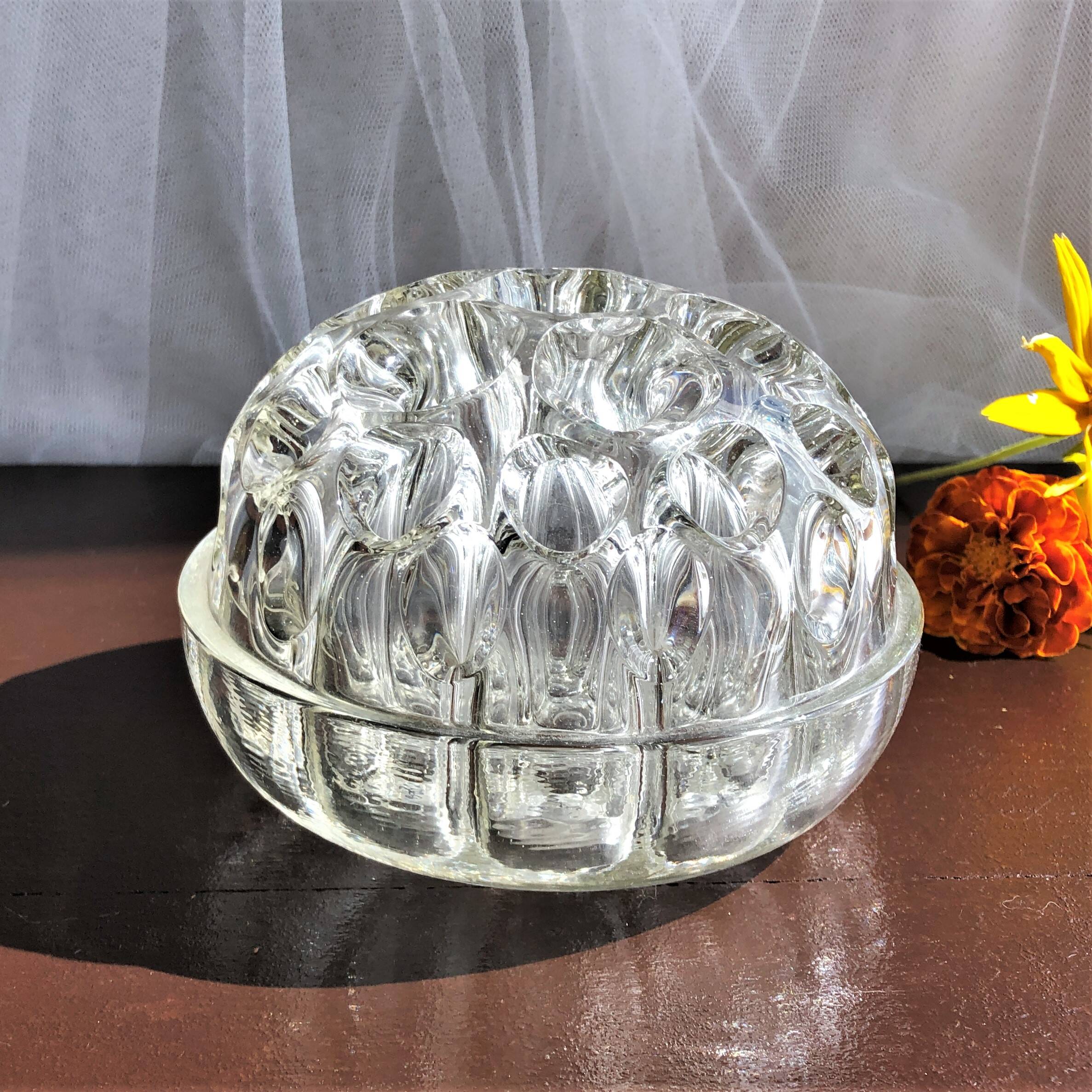 Vase pique-fleurs boule en verre épais à 19 trous France vintage