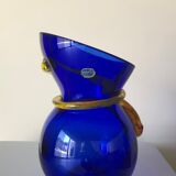 Vase bleu en verre de boheme