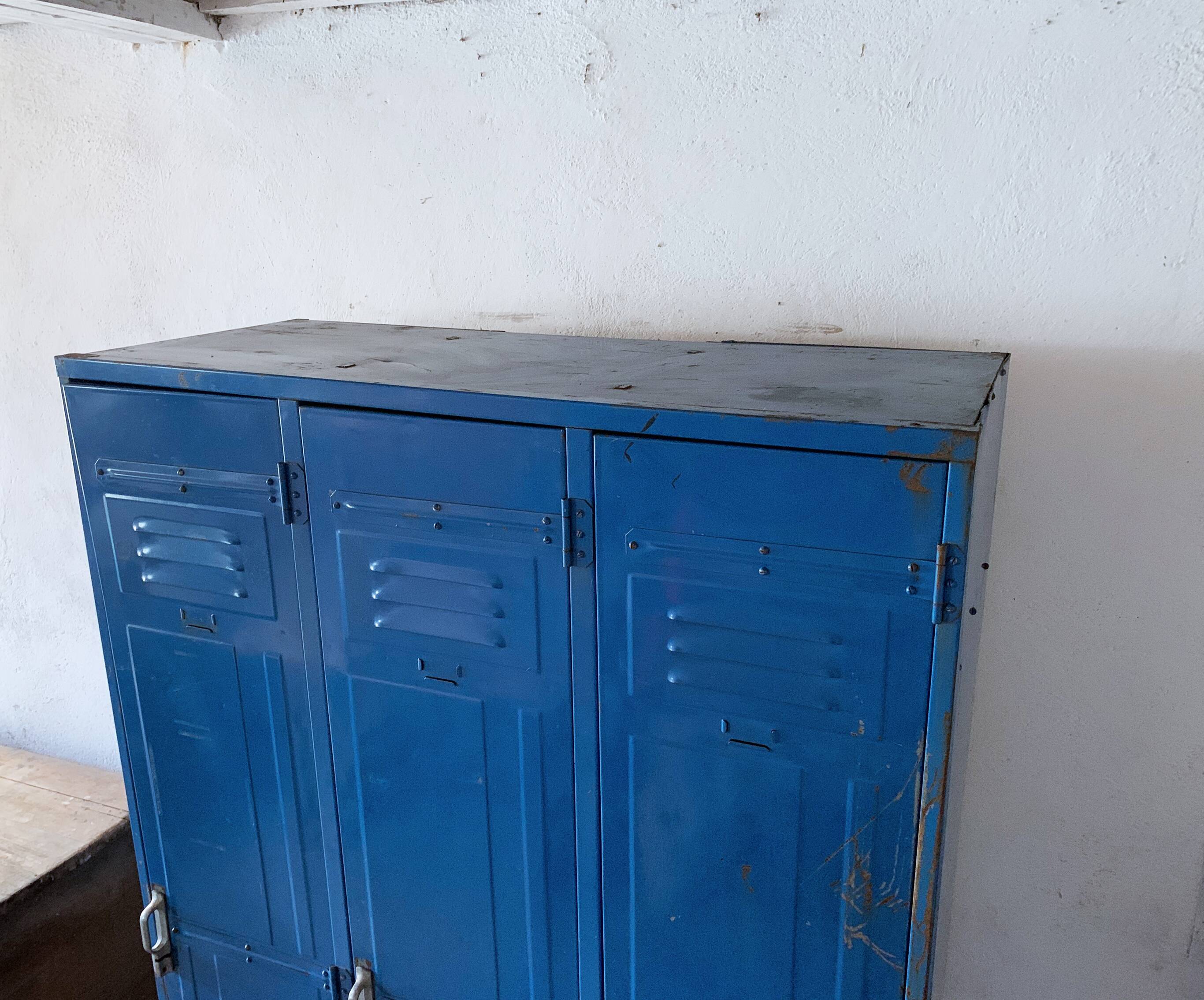 Industrial metal cloakroom