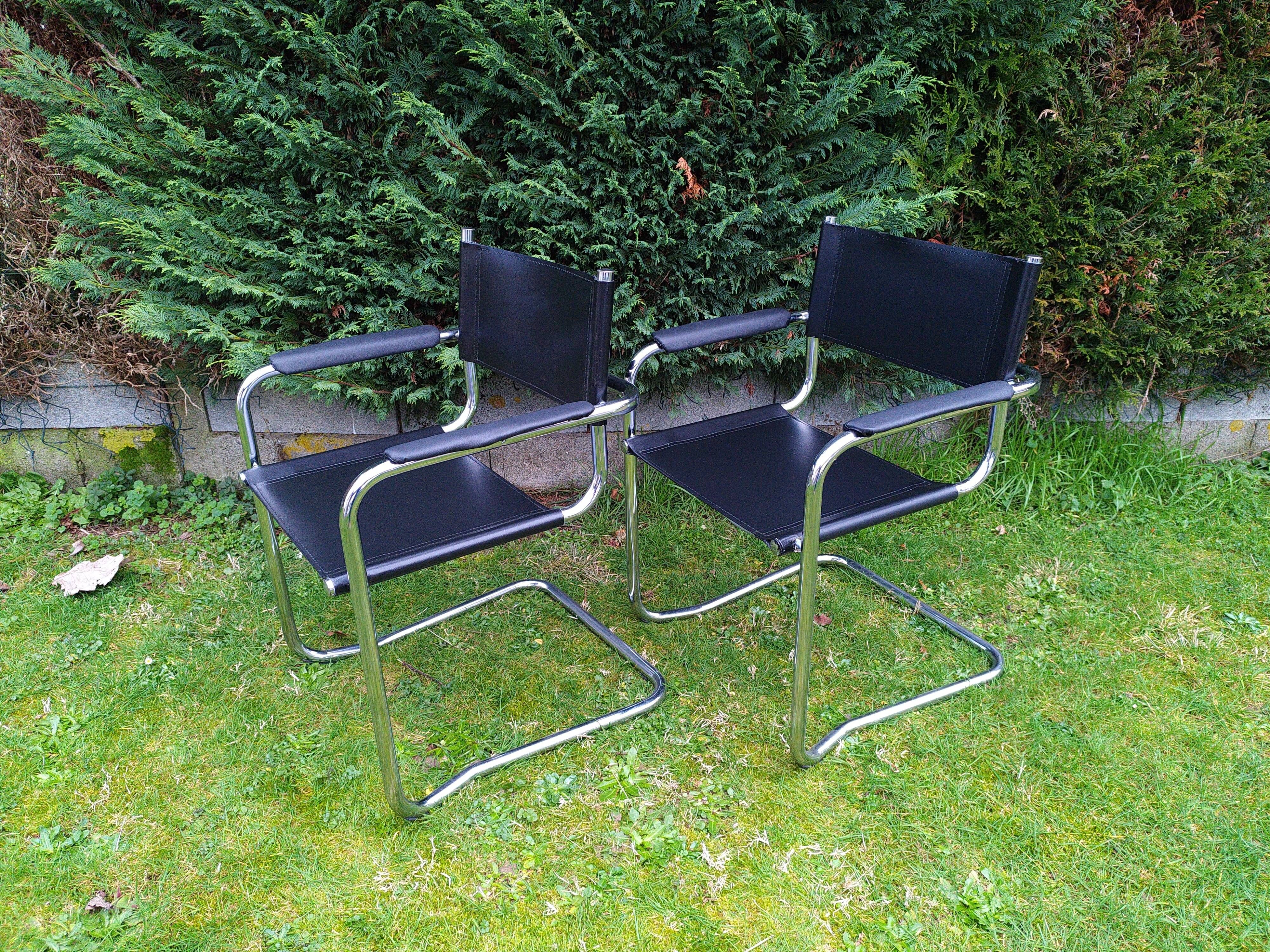 Set of 2 cantilever chairs in the style of Mart Stam.