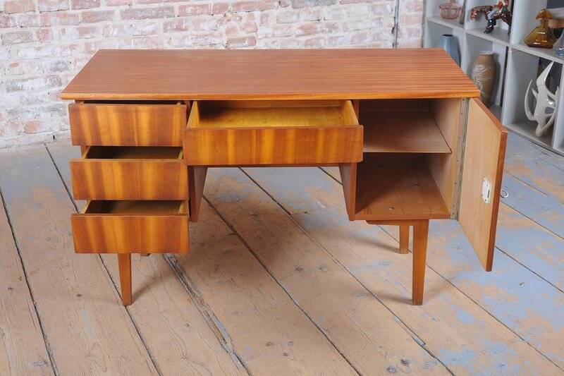 Mid-Century Modern Writing Desk in Mahogany Veneer, Czech, 1950