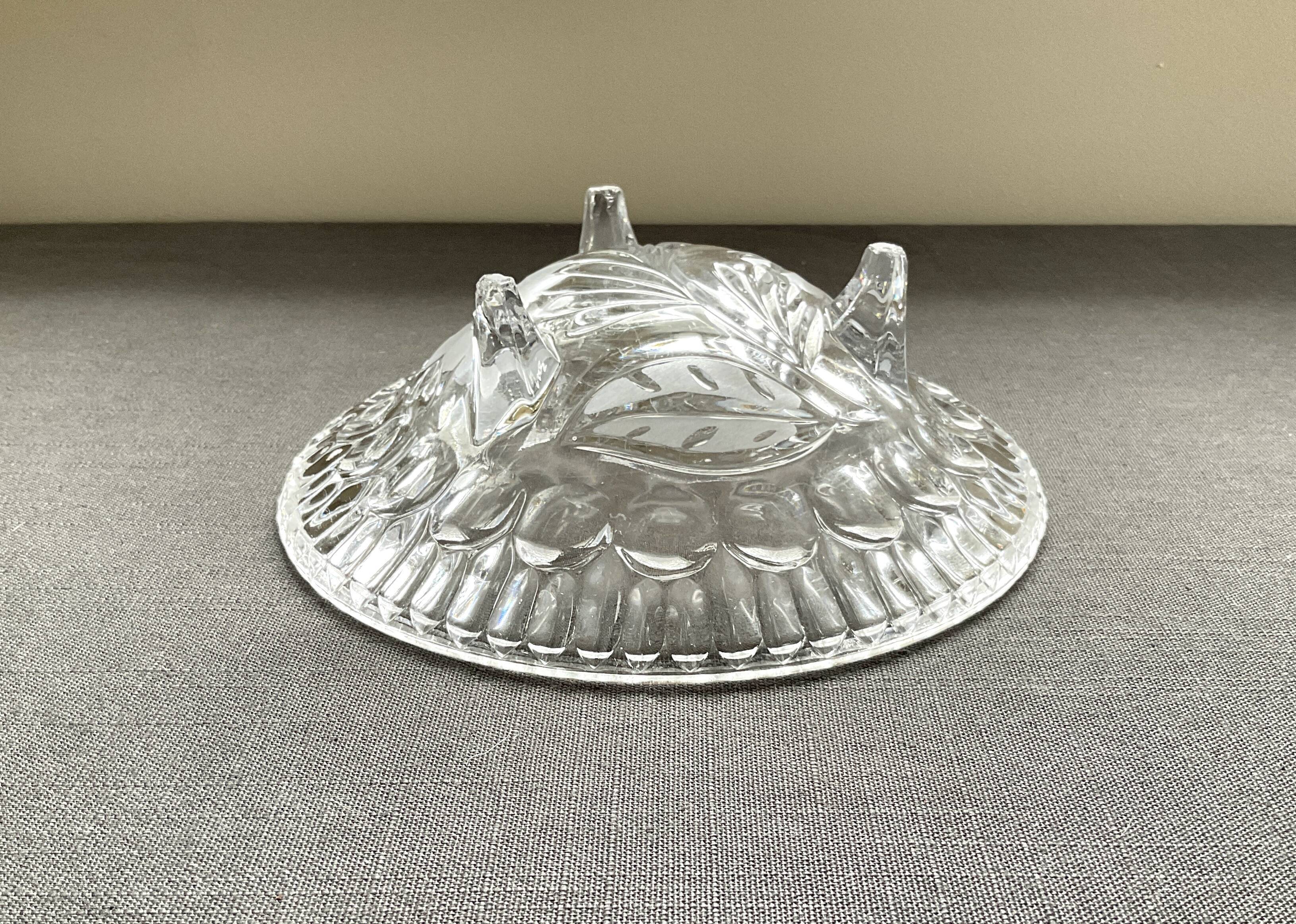 Empty glass pocket on three legs