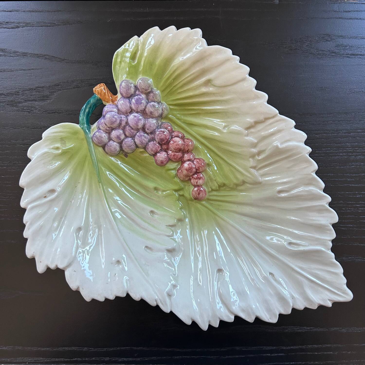 Grape-decorated slip dish