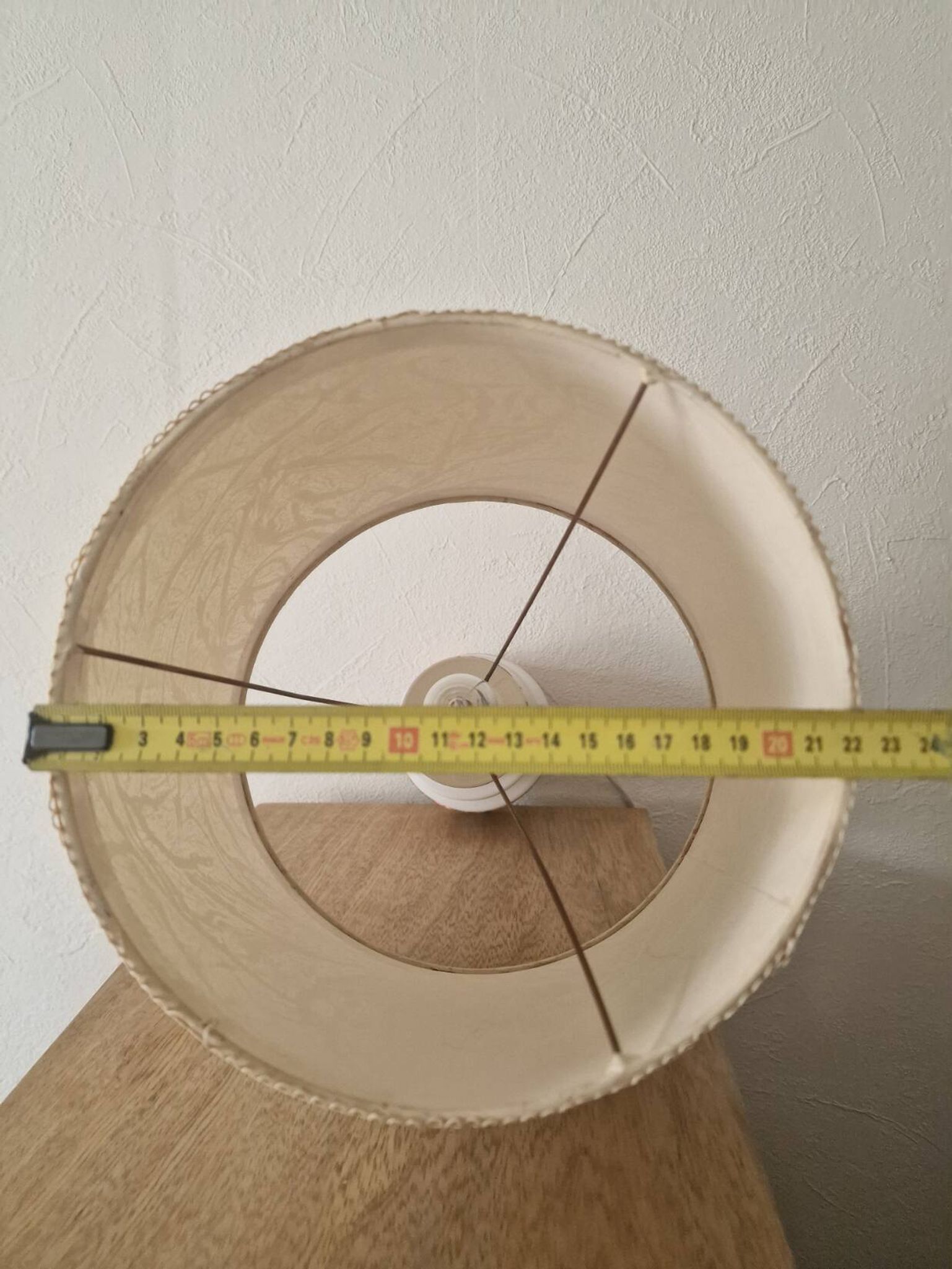 Lampe vintage en céramique orange fleurie