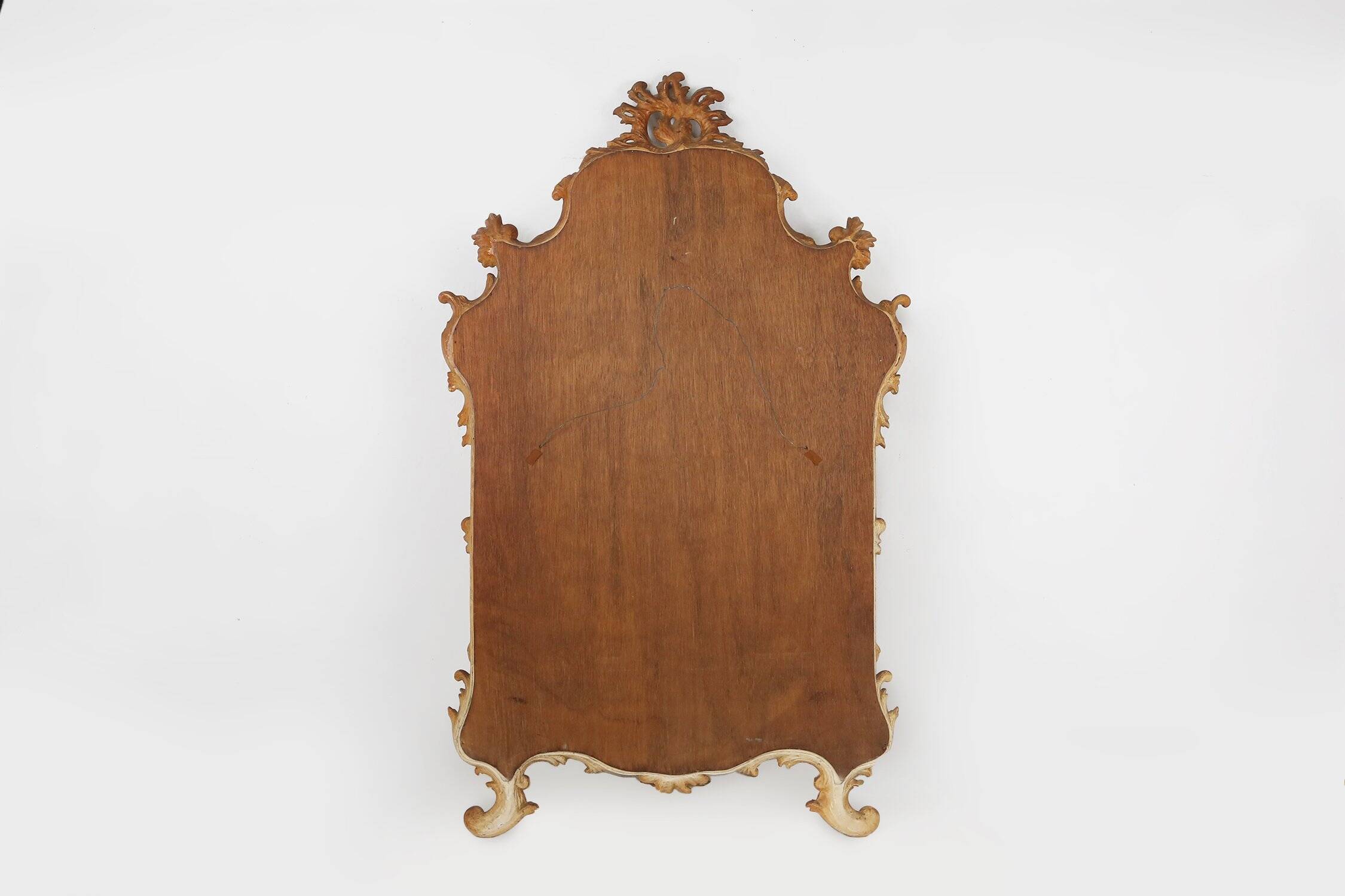 Grand miroir rococo doré en résine, Belgique, années 1950.
