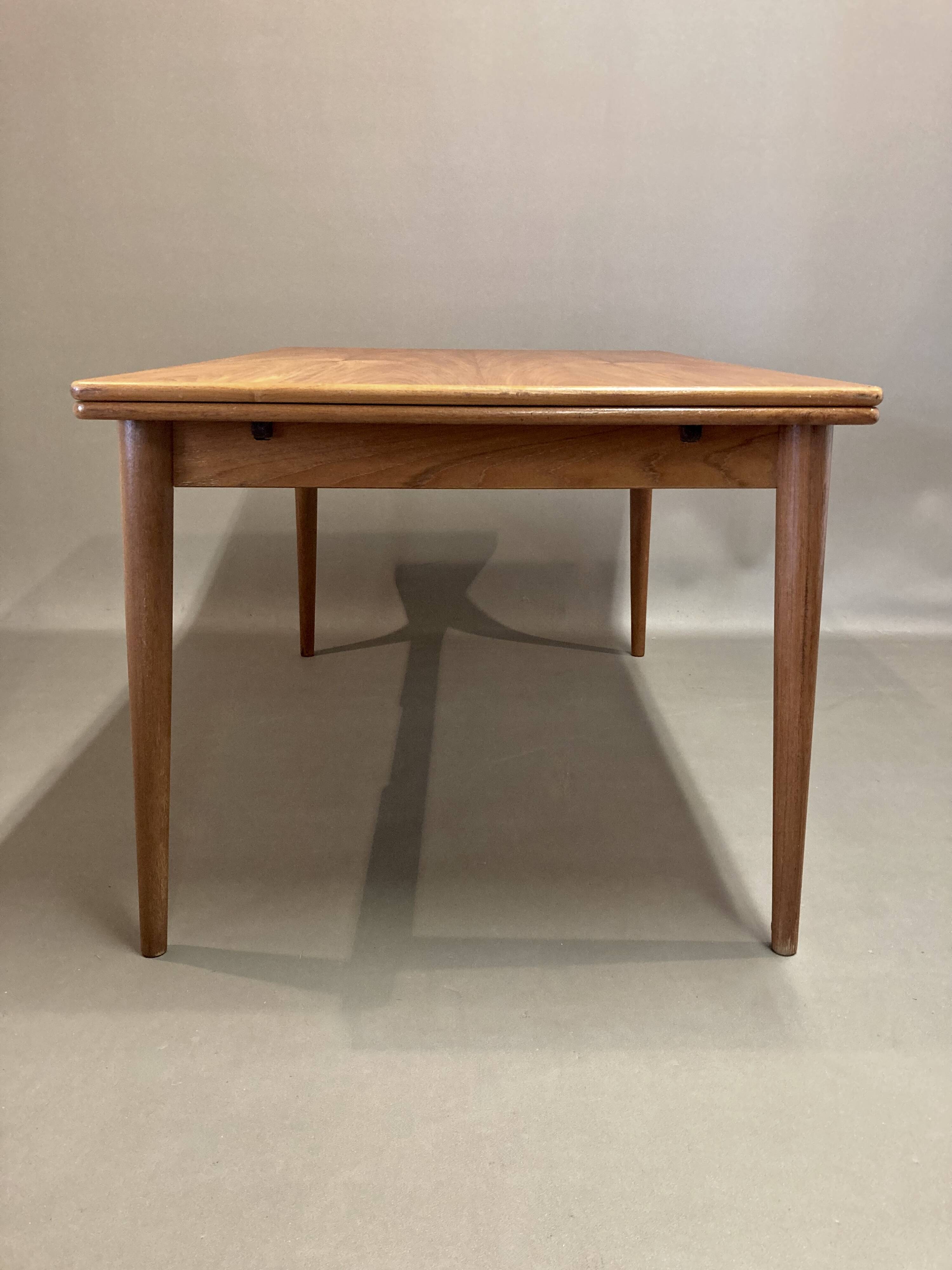 Extendable high table "Scandinavian Design" 1950.