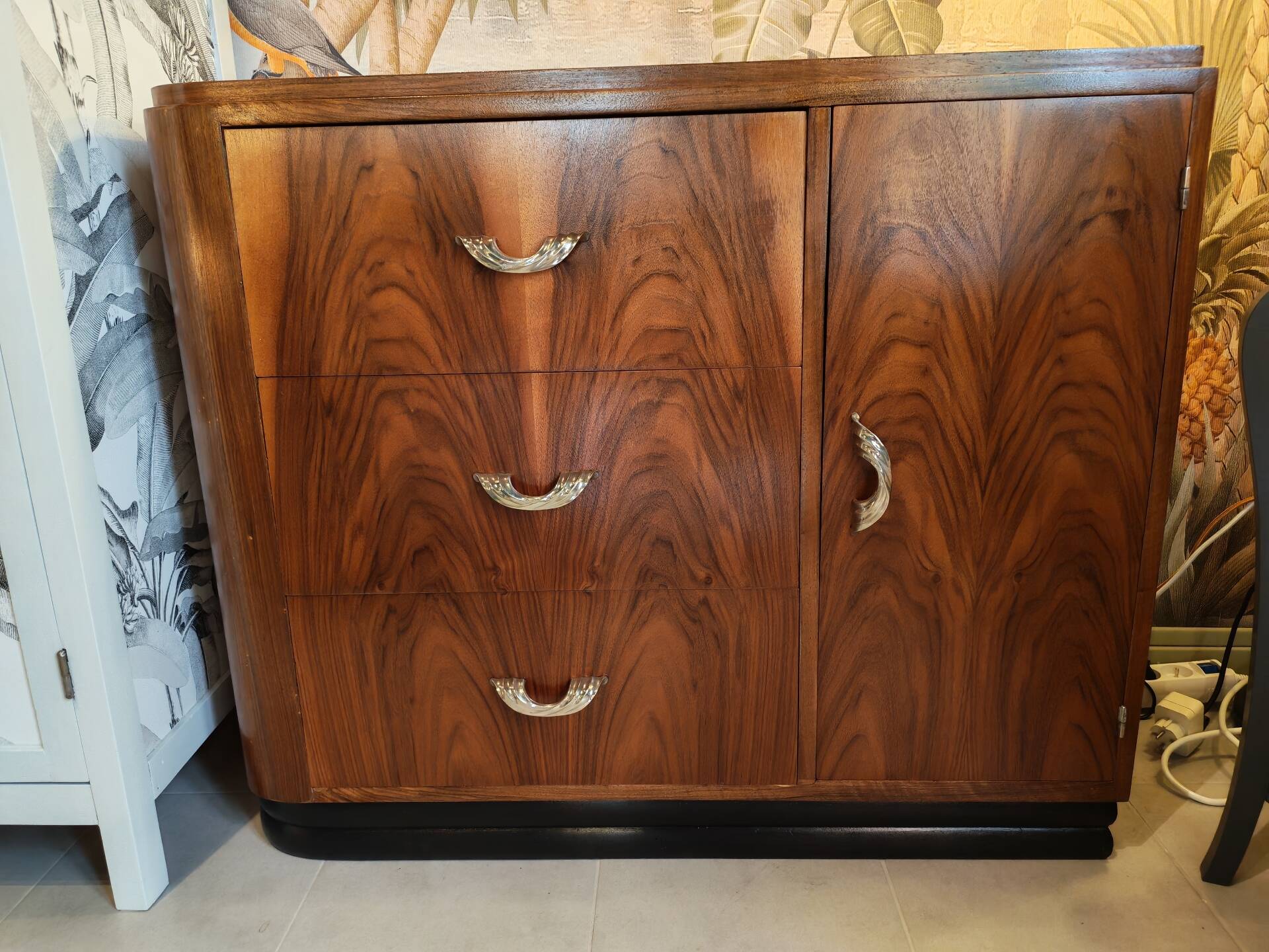 Art Deco bar furniture