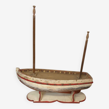 Maquette de bateau en bois cotre breton sur ber jouet d'enfant