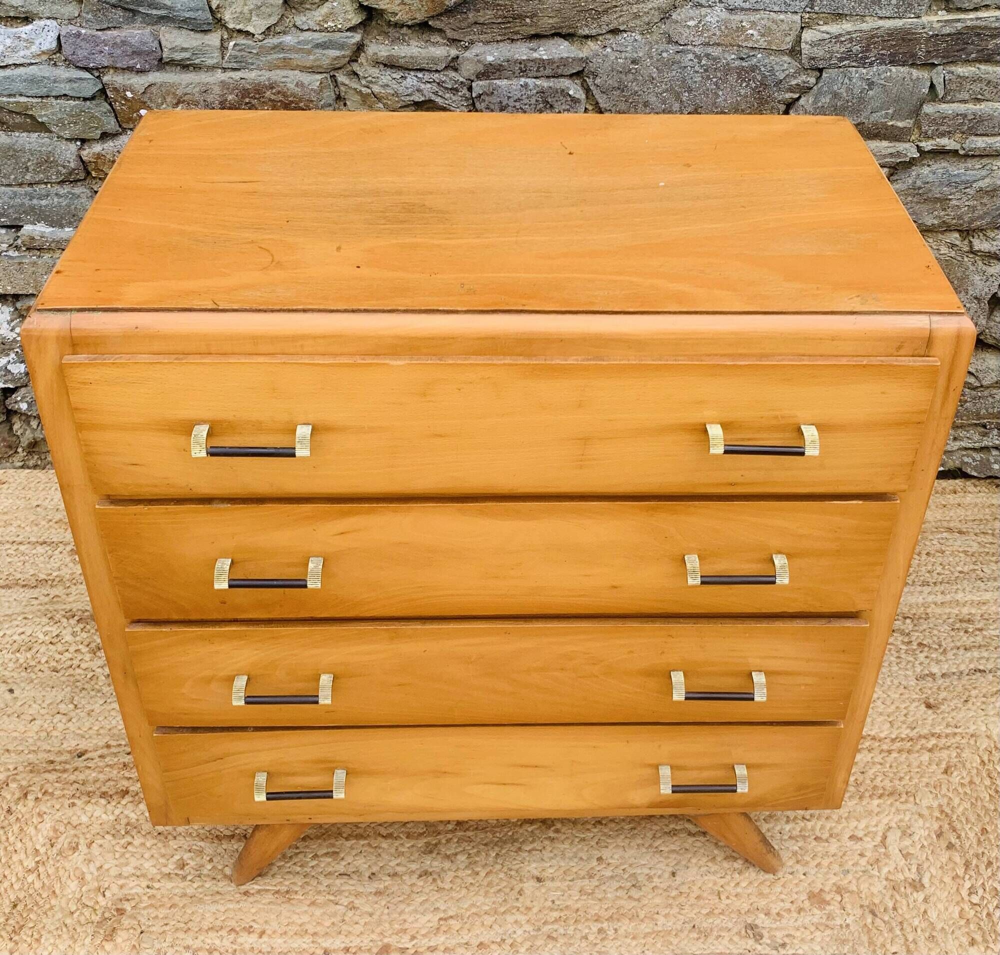 Vintage chest of drawers with 4 drawers from the 1960s.
