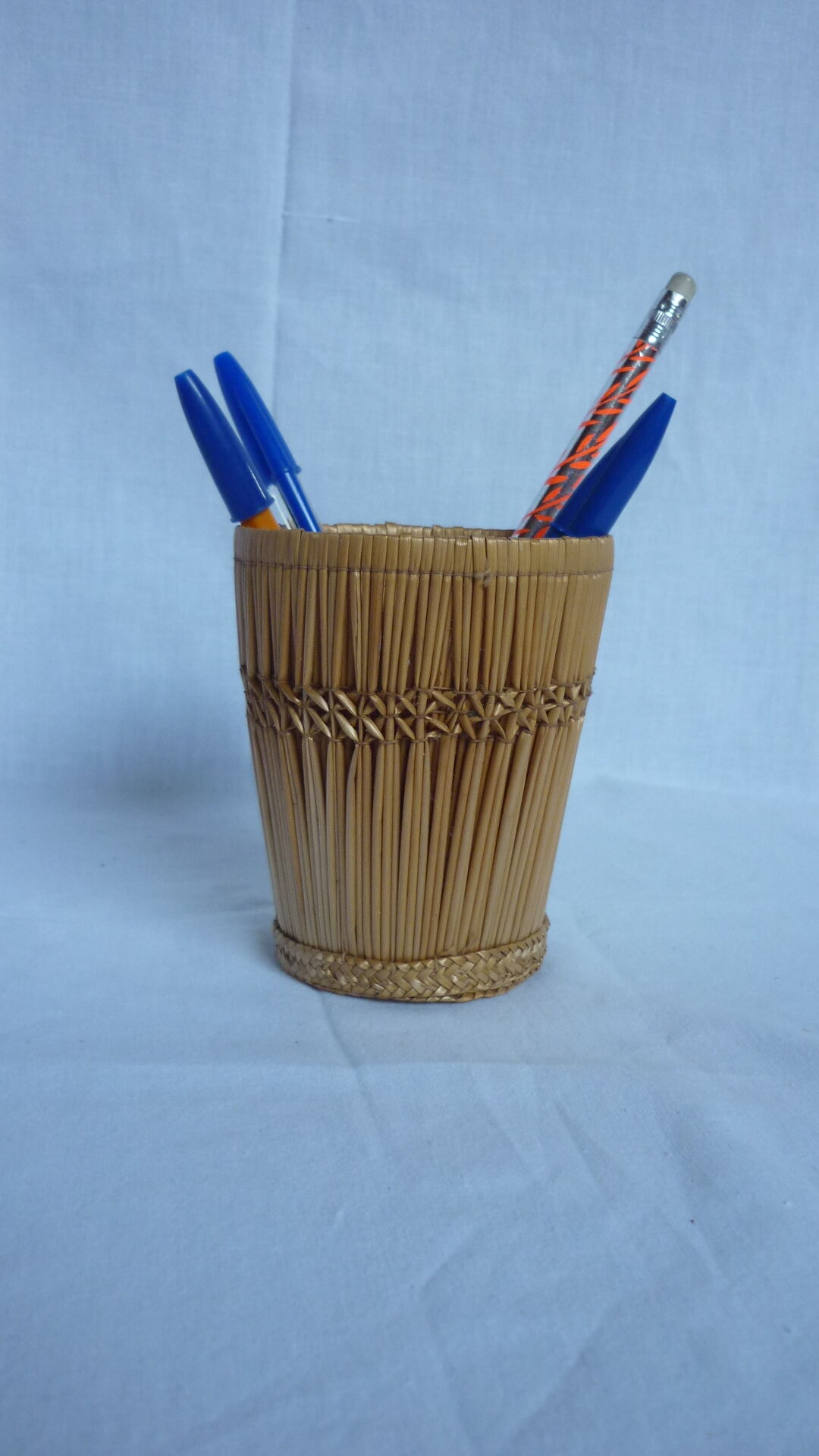 Braided straw pot