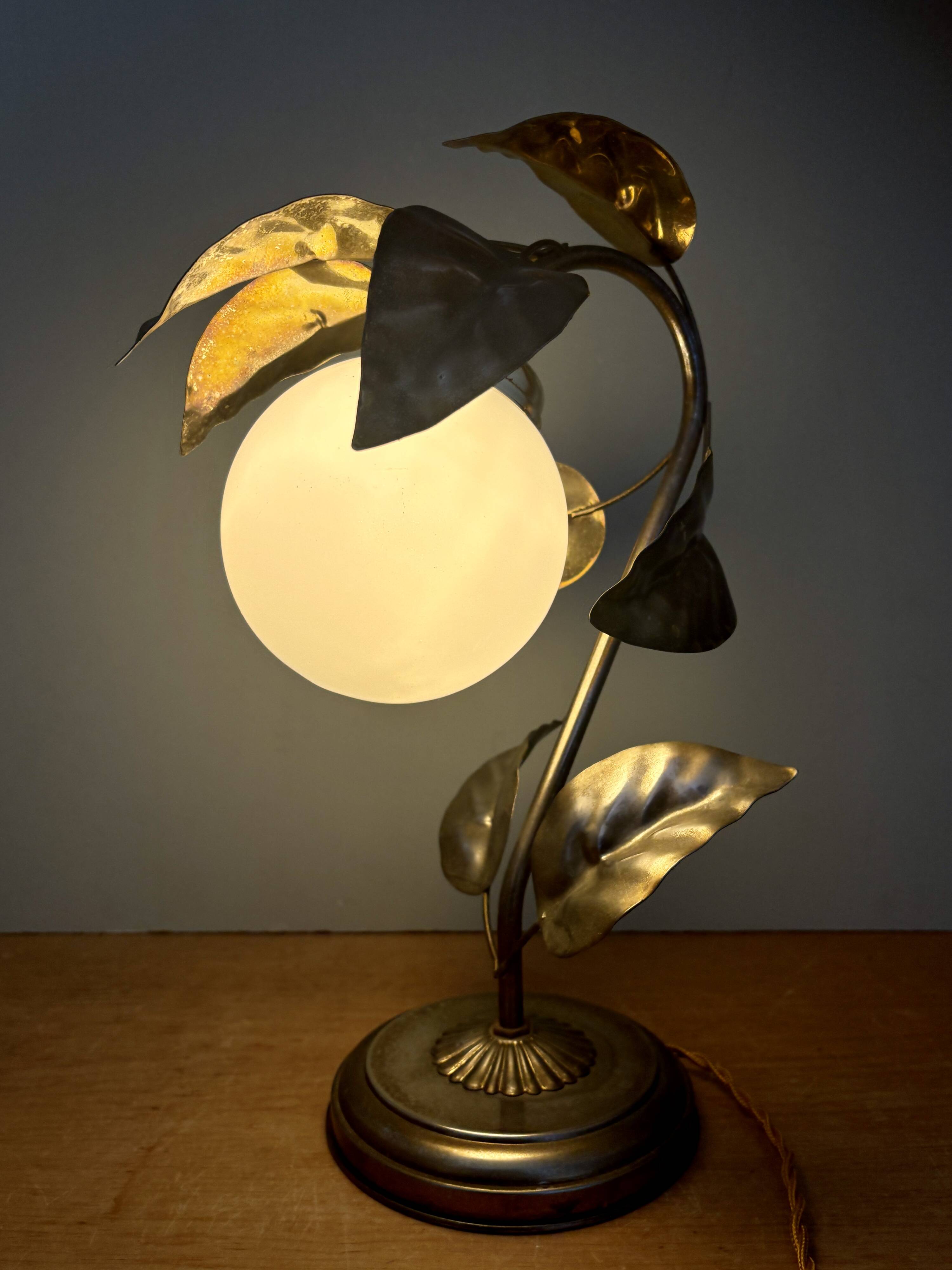 Vintage lamp with leaves in gilded brass and white opaline globe