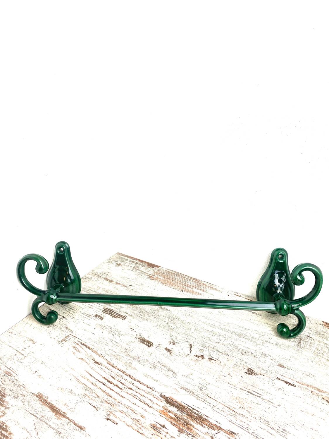 Enamelled cast iron towel holder