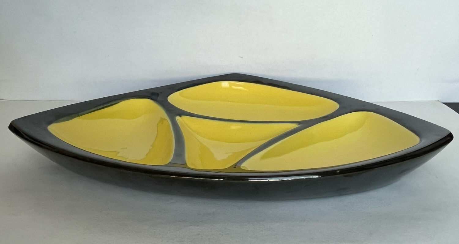 Ceramic cup with compartments