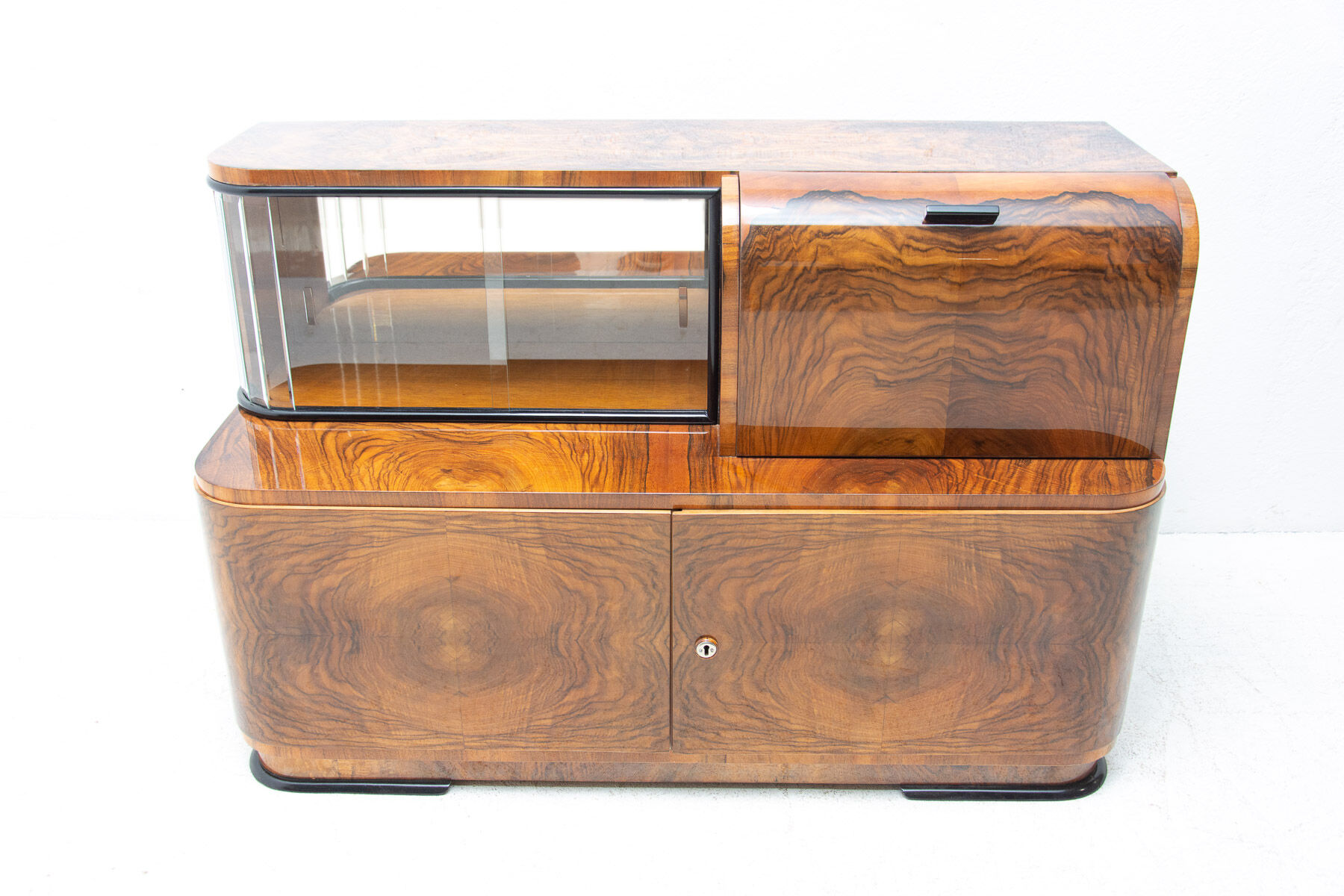 Art deco bar cabinet attribute to jindřich halabala, 1930s