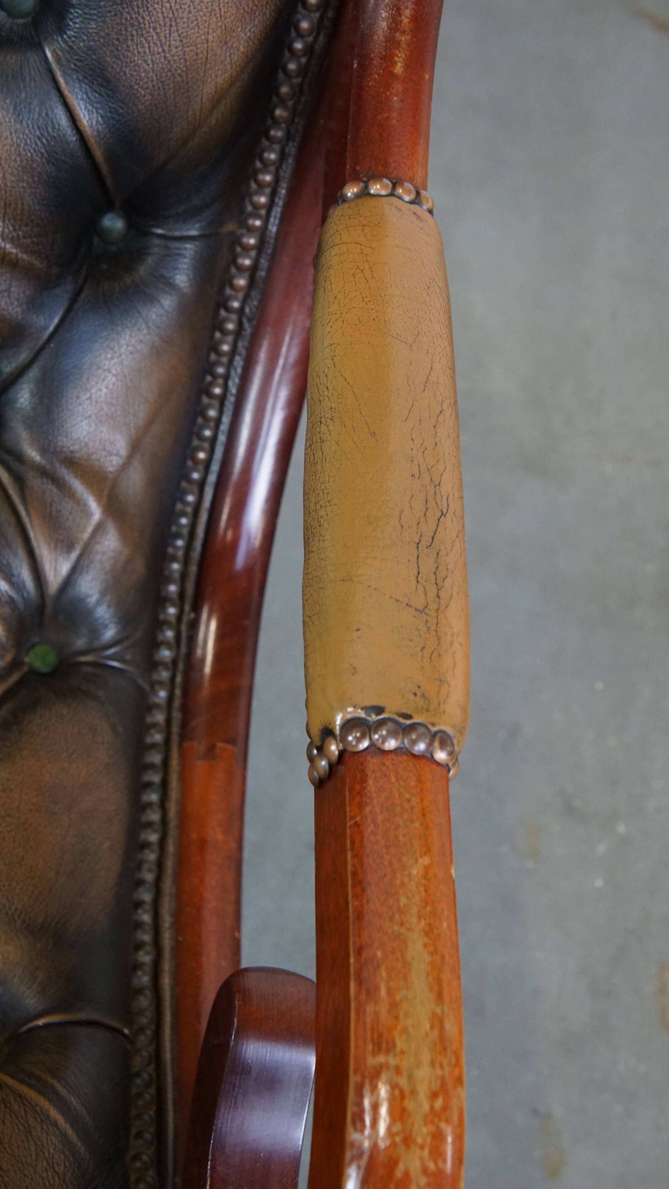 Set of 2 Green Leather English Chesterfield Armchairs Combined with wood