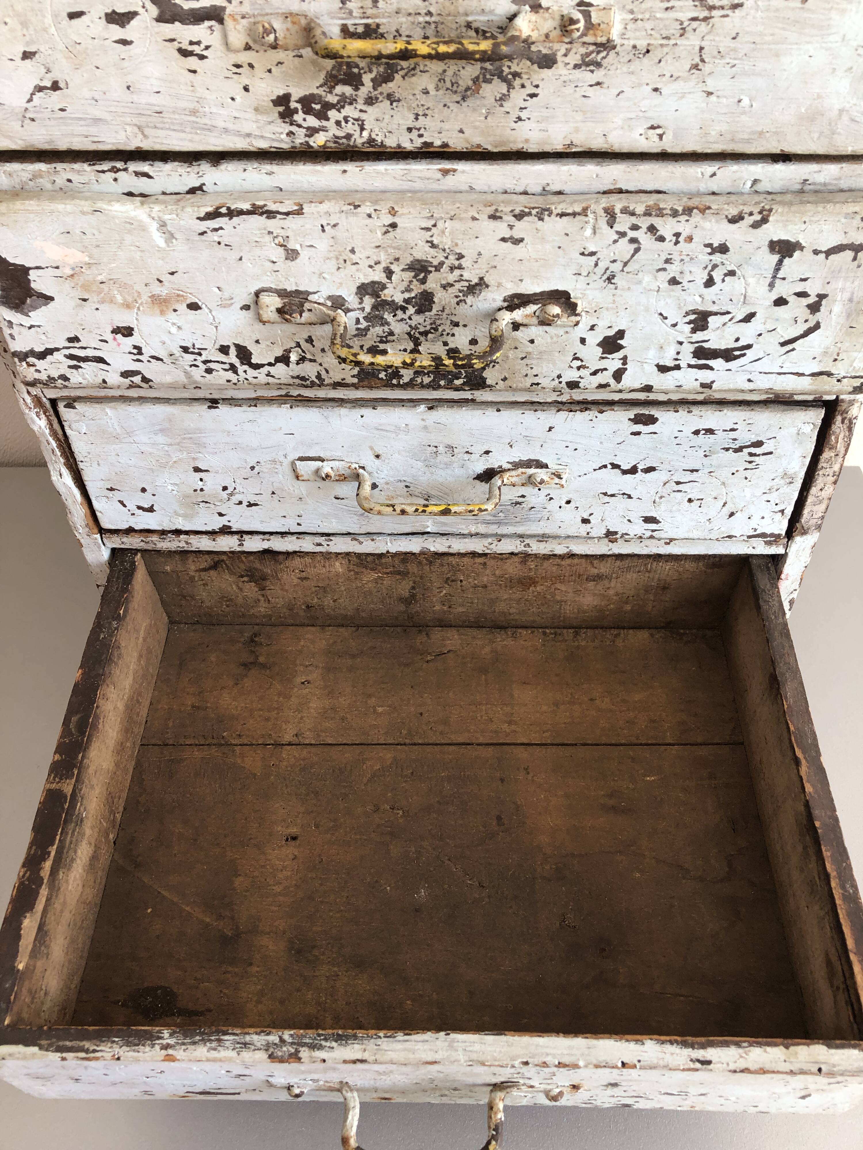 Small drawers furniture skated