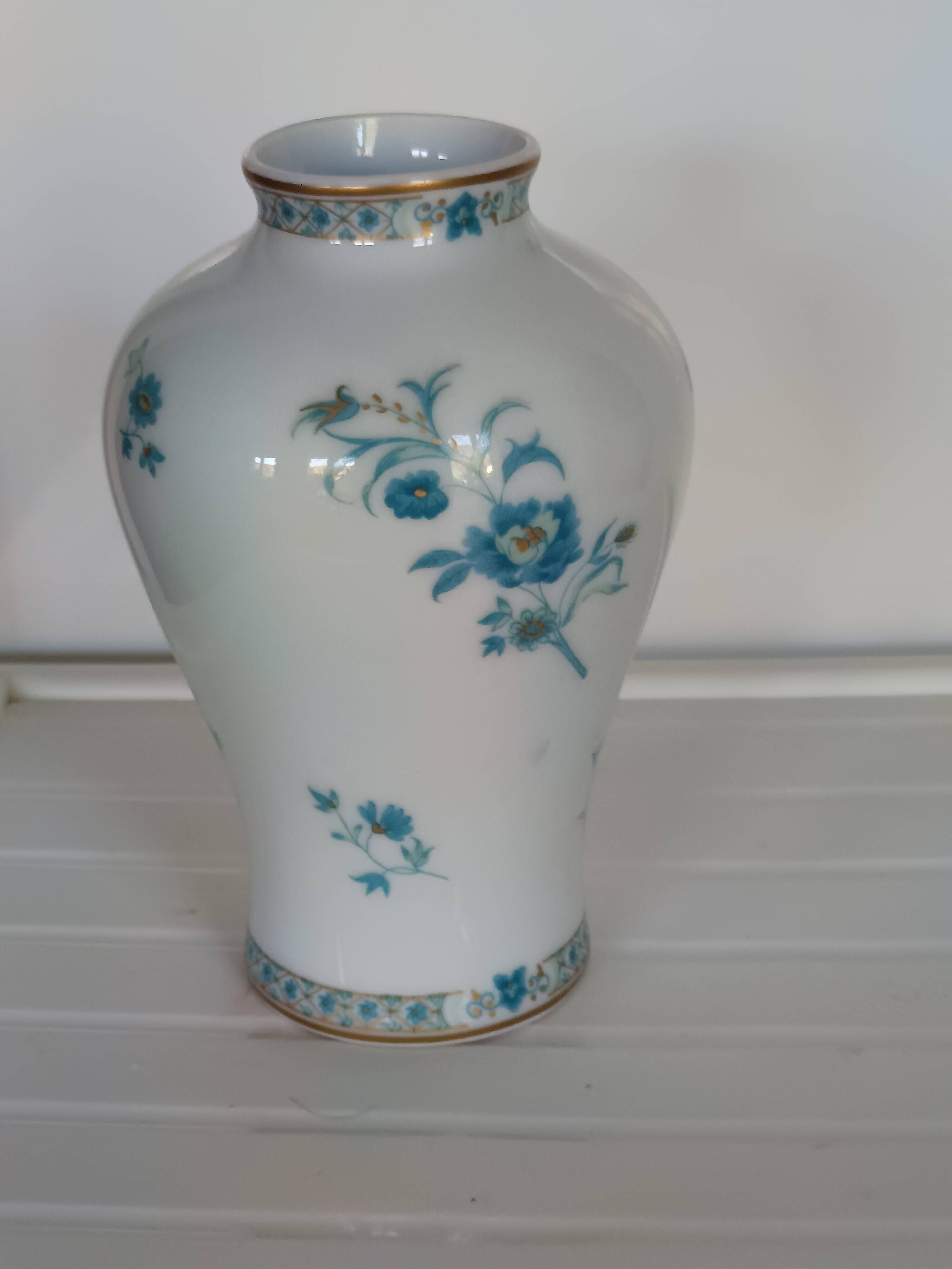 Haviland Limoges vase – Nankin turquoise and gold decoration – 17 cm