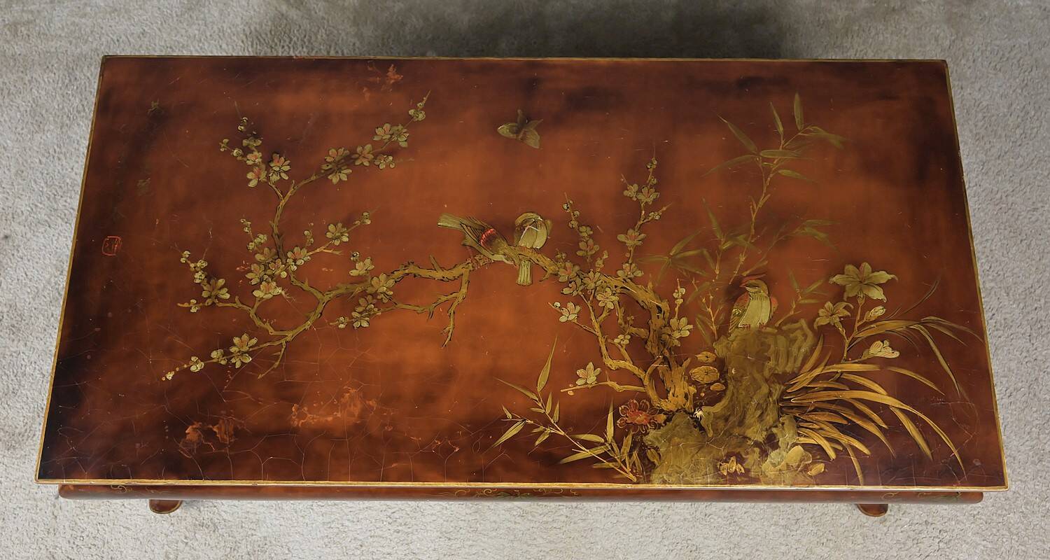 Lacquered wooden coffee table, China – Mid 20th century