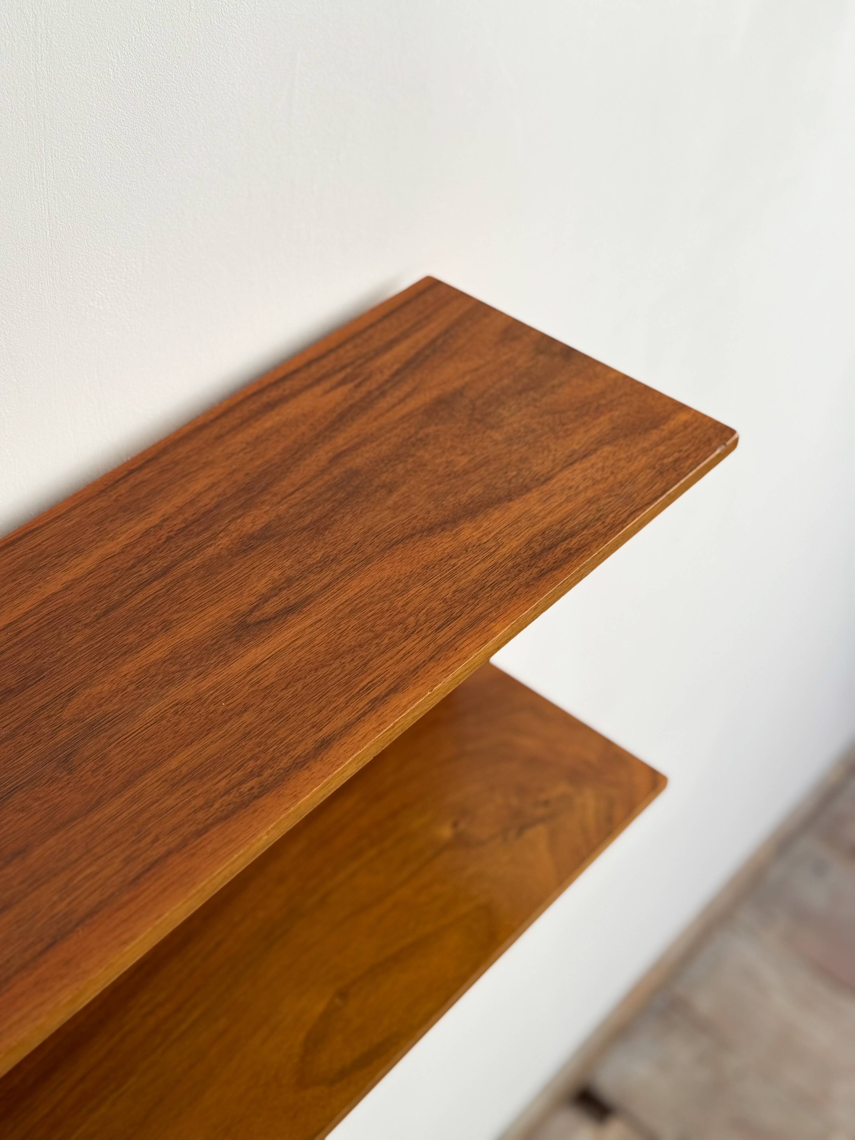 Étagère murale en noyer par Wilhelm Renz pour Walter Wirz, années 1960