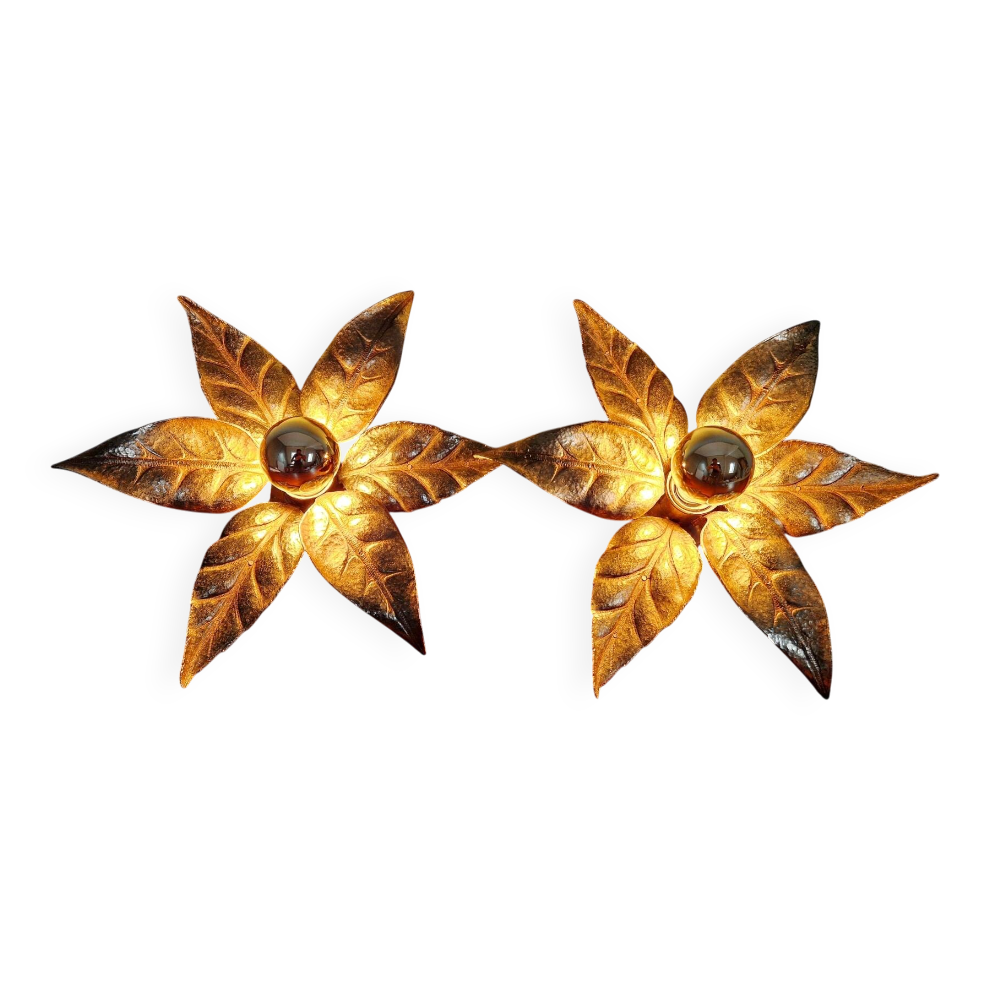 Pair of floral wall sconces in brass, design by Willy Daro, 1970.