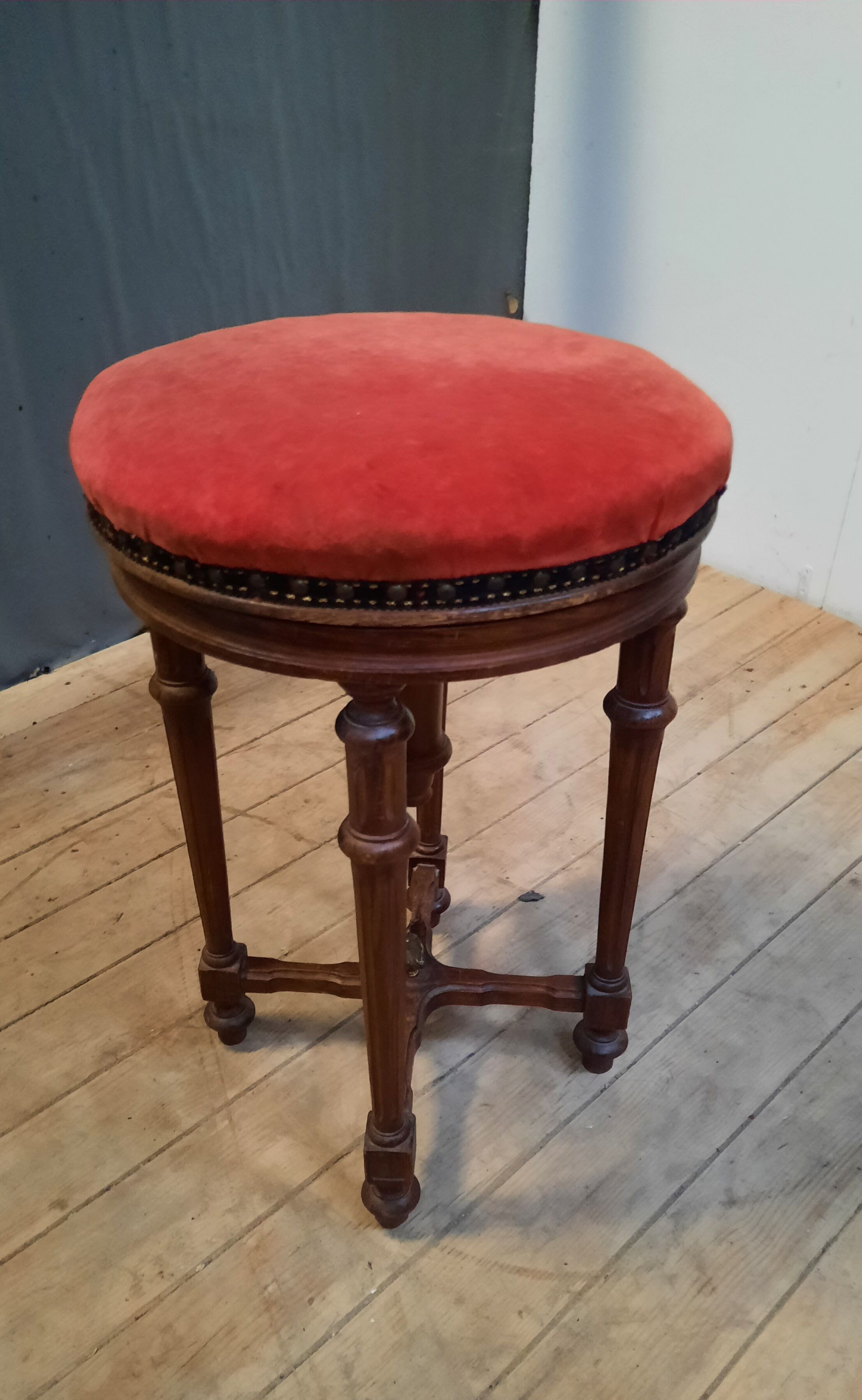 Tabouret de piano style Louis XVI