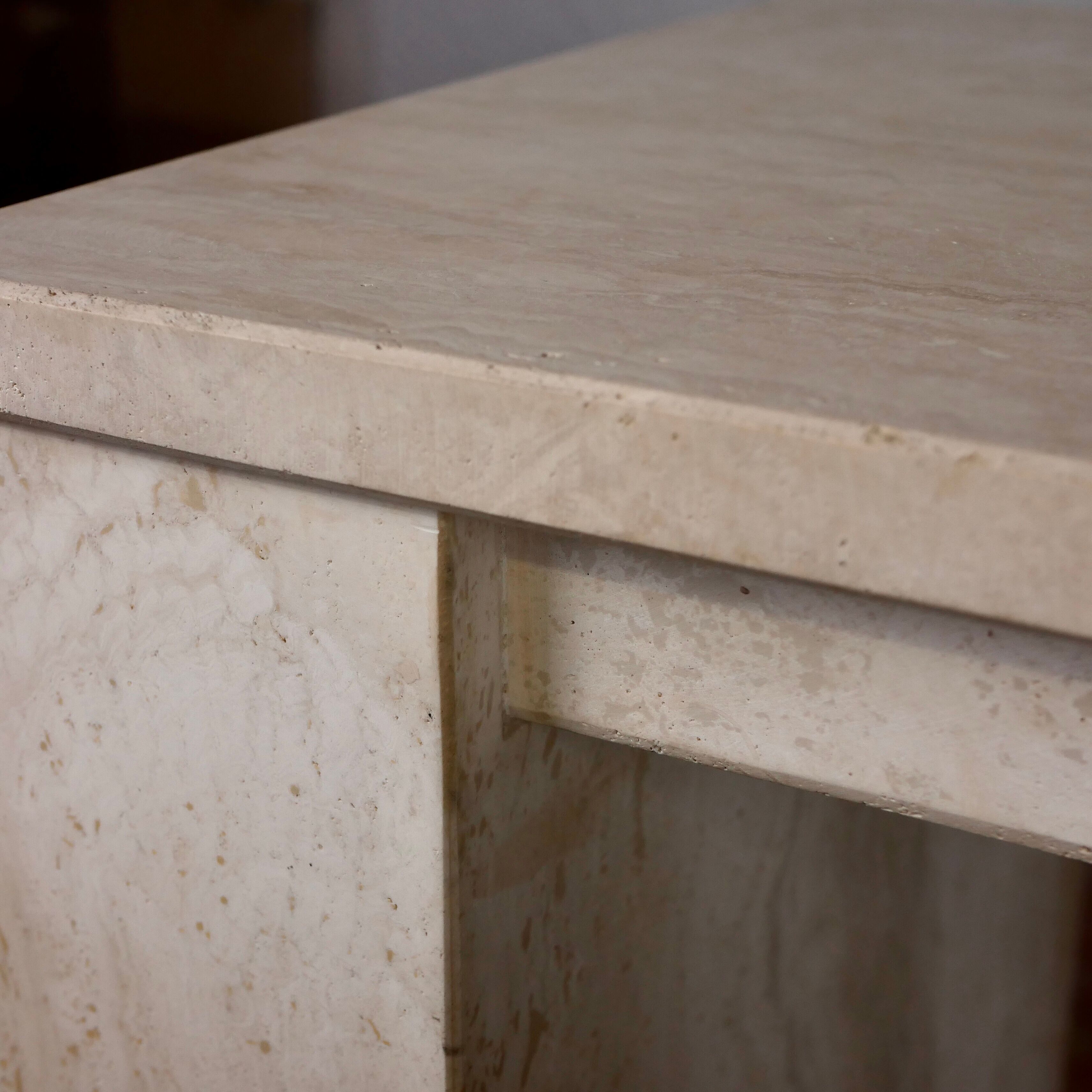 Cinna travertine desk