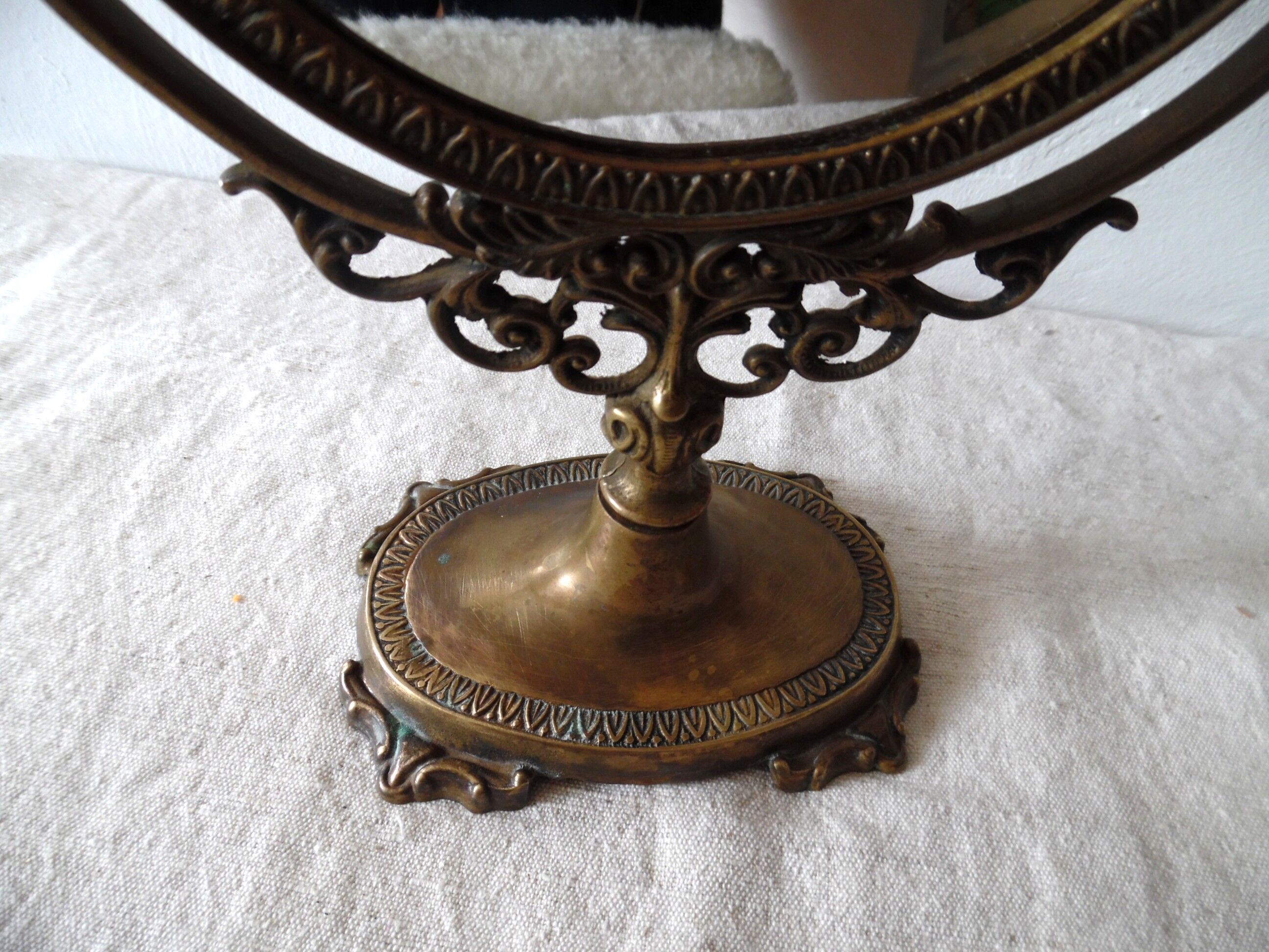 Psyche on foot brass mirror 28x39cm