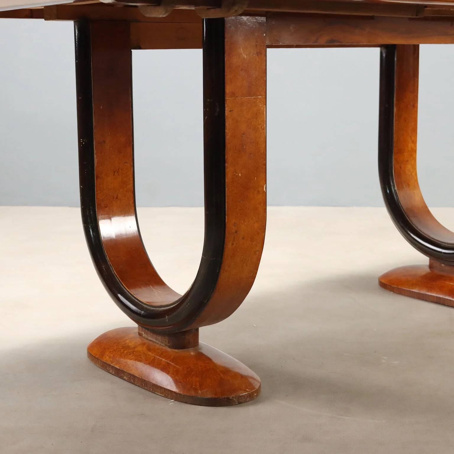 Art Deco table in rosewood and thuya burl.