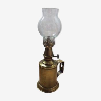 Brass pigeon lamp