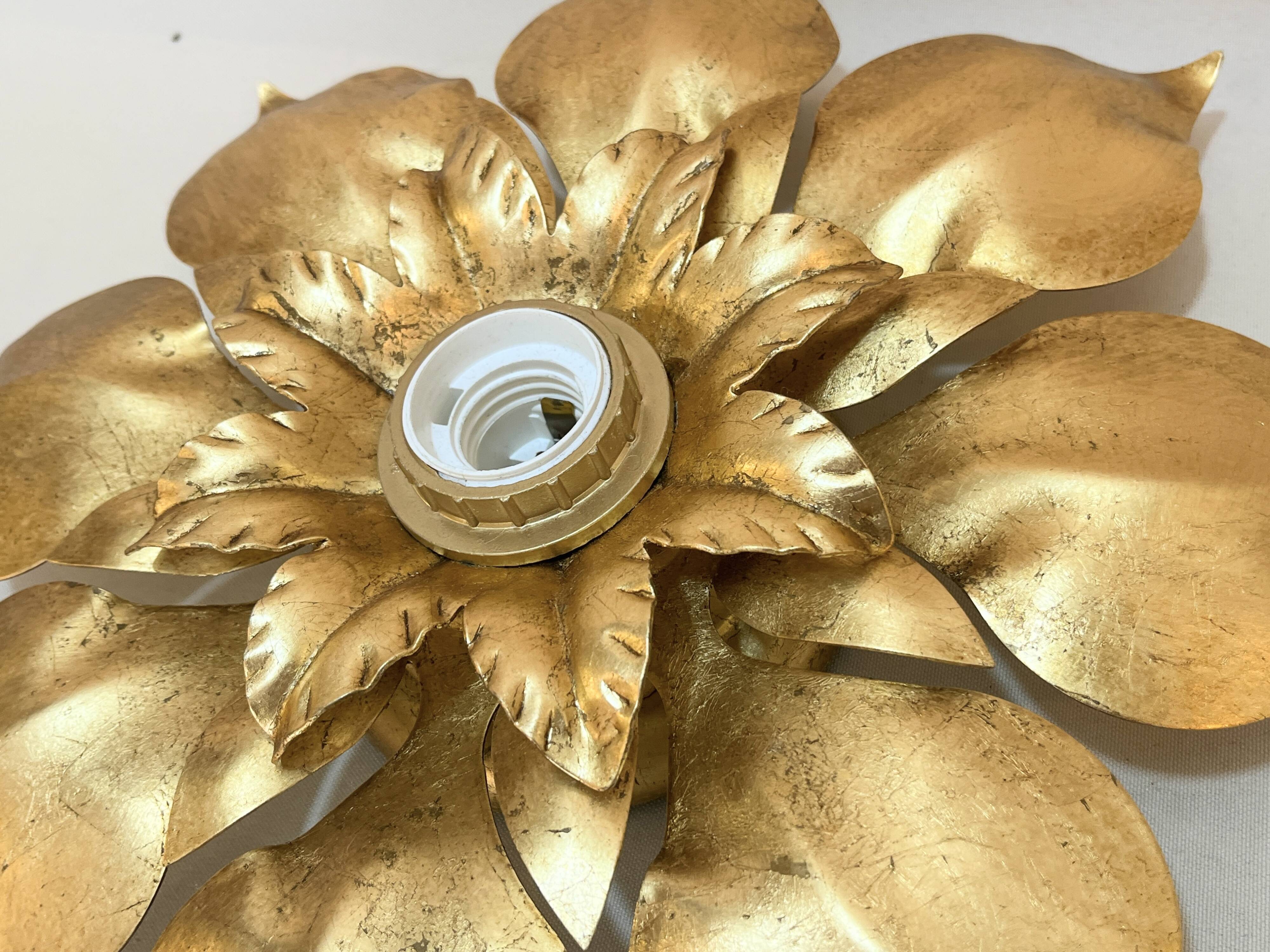 1970s 1980s Hollywood Regency Masca Gold Leaf Metal Flower Wall Sconce