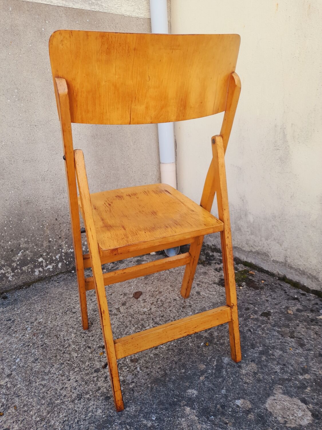 5 vintage wooden folding chairs
