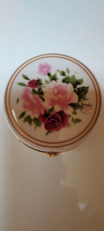 Porcelain jewelry box Movitex