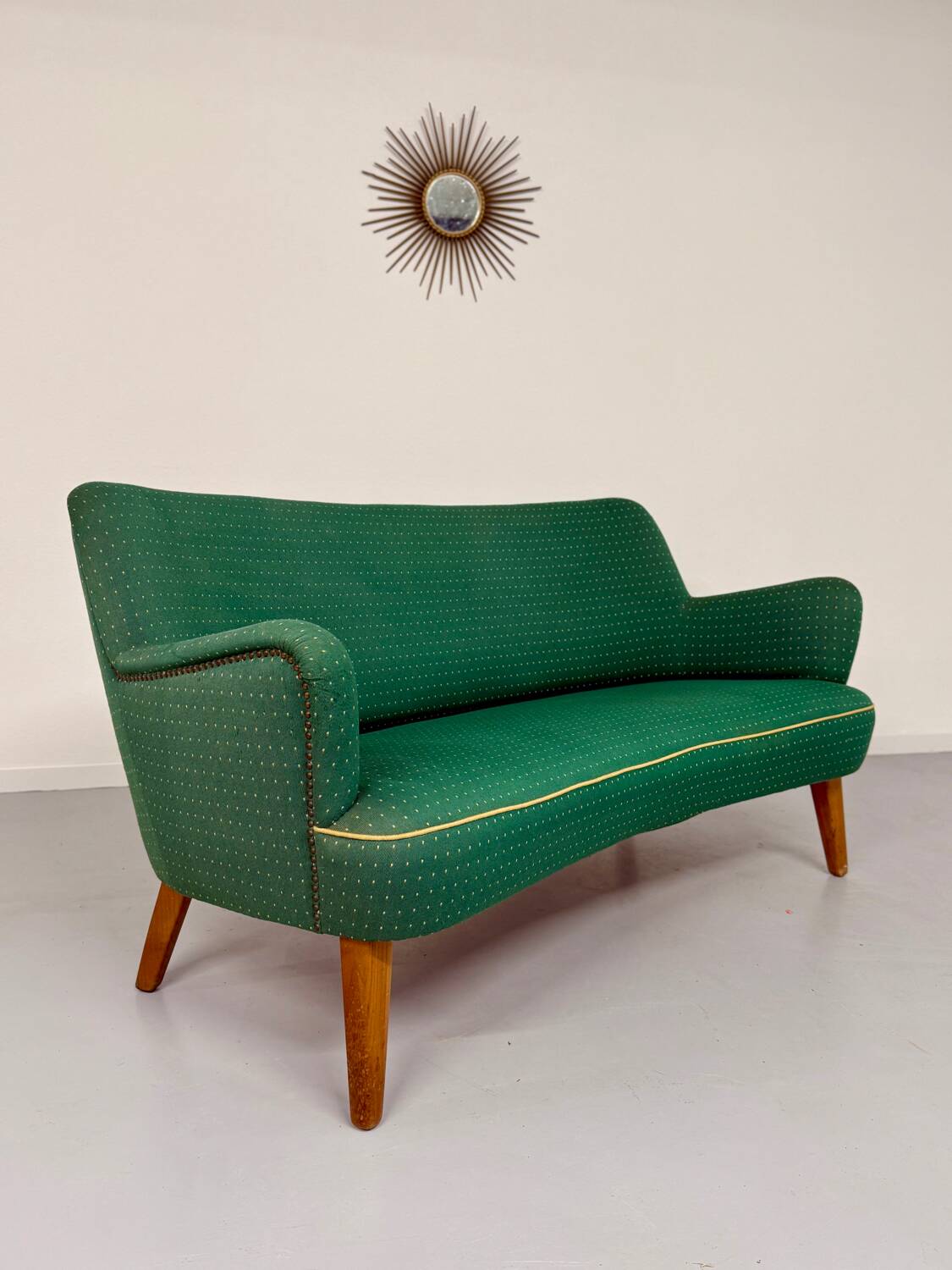 Ancien canapé haricot cocktail vert vintage design des années 50