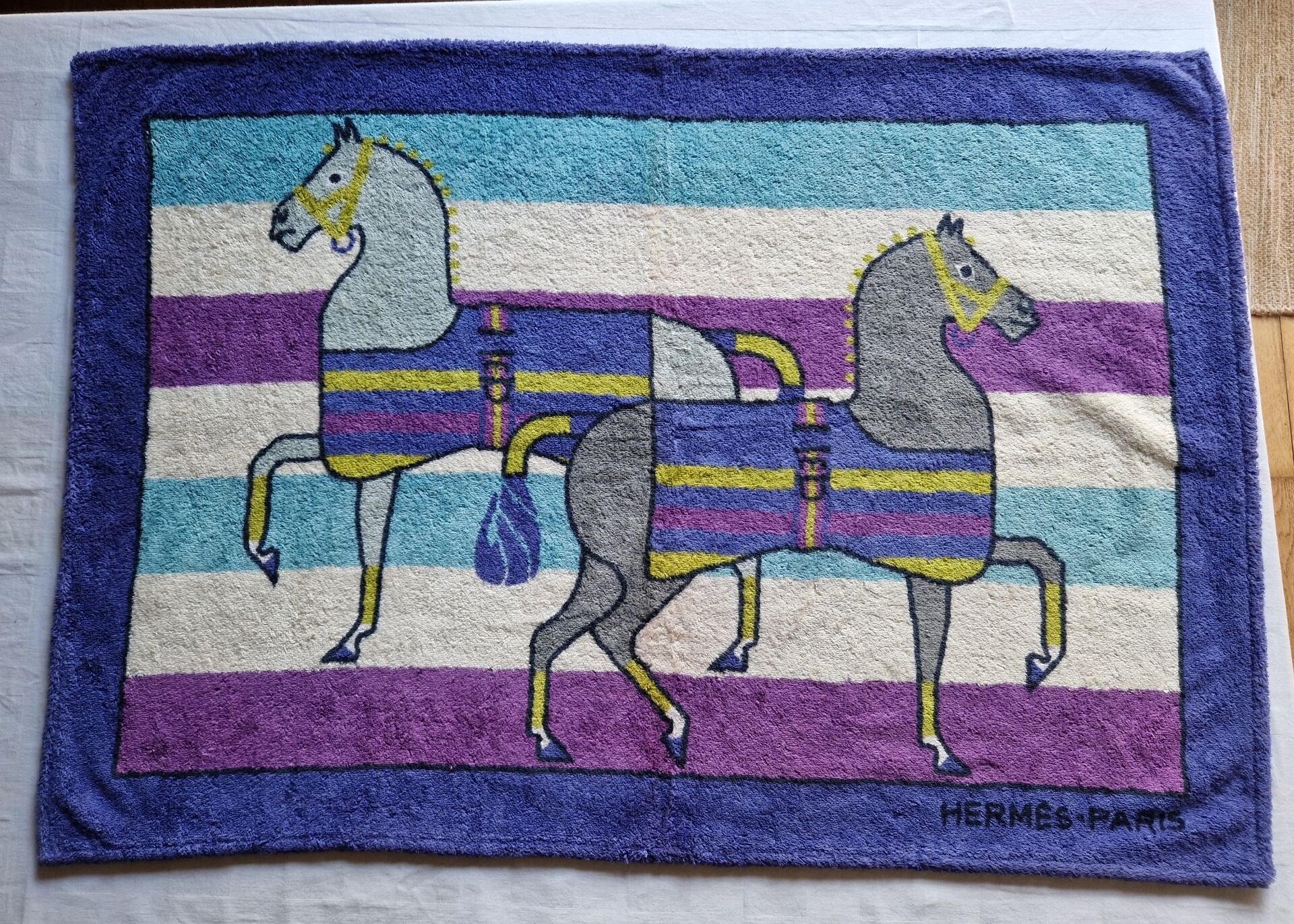 Authentique tapis de bain vintage motif chevaux Hermès Paris