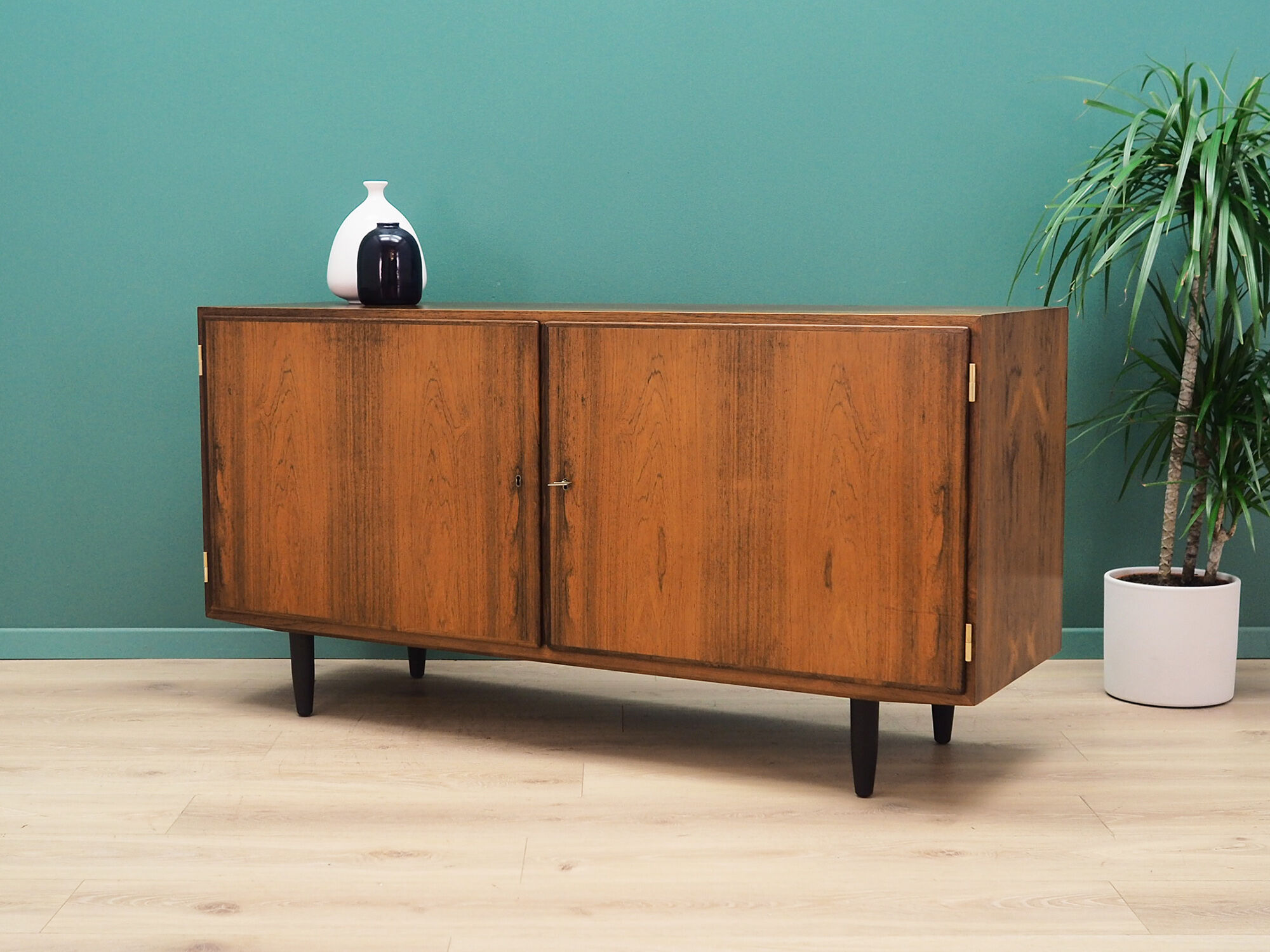Rosewood cabinet, Danish design, 1960s, designer: Carlo Jensen, producer: Hundevad