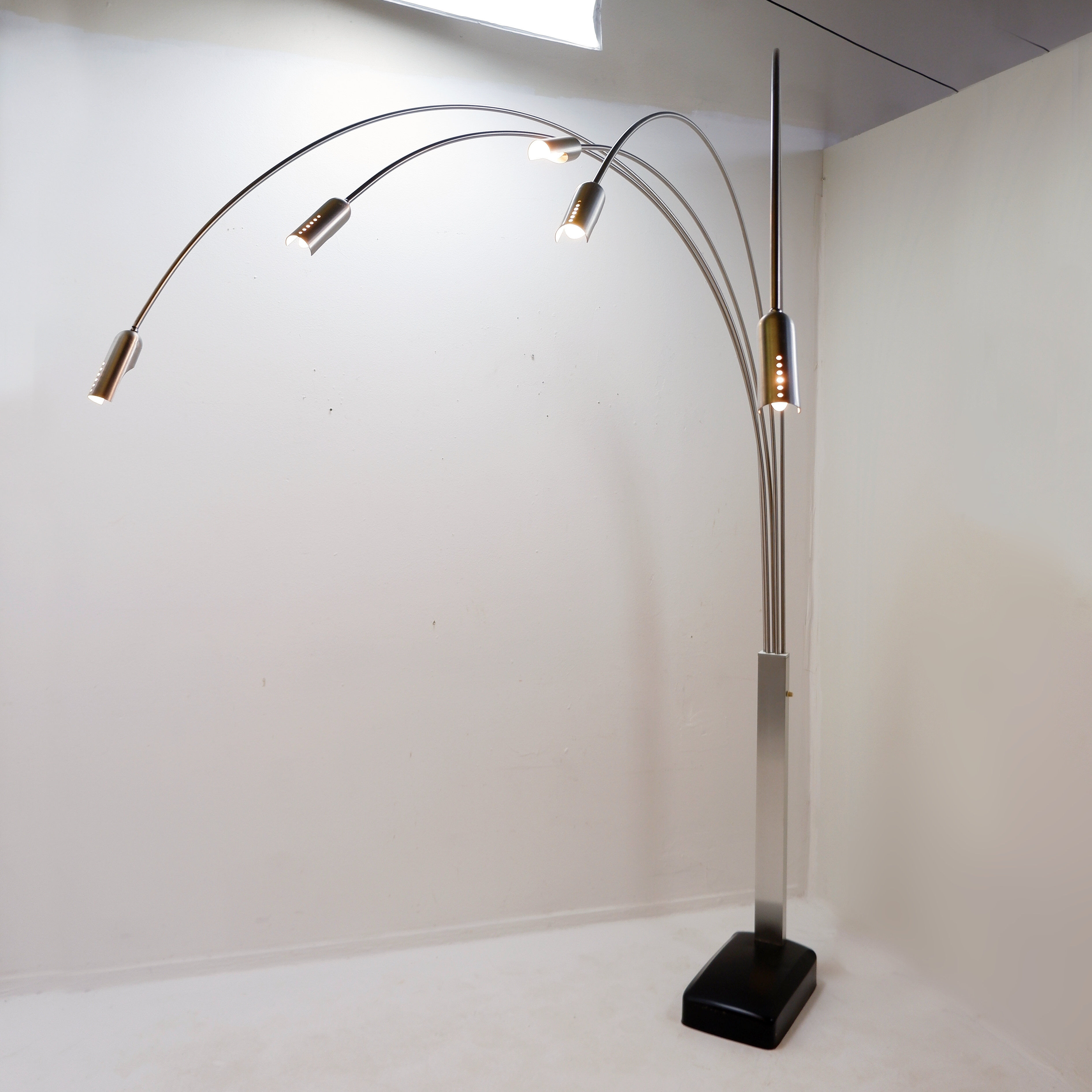 Italian arc floor lamp with 5 arms in brushed chrome - 1970s