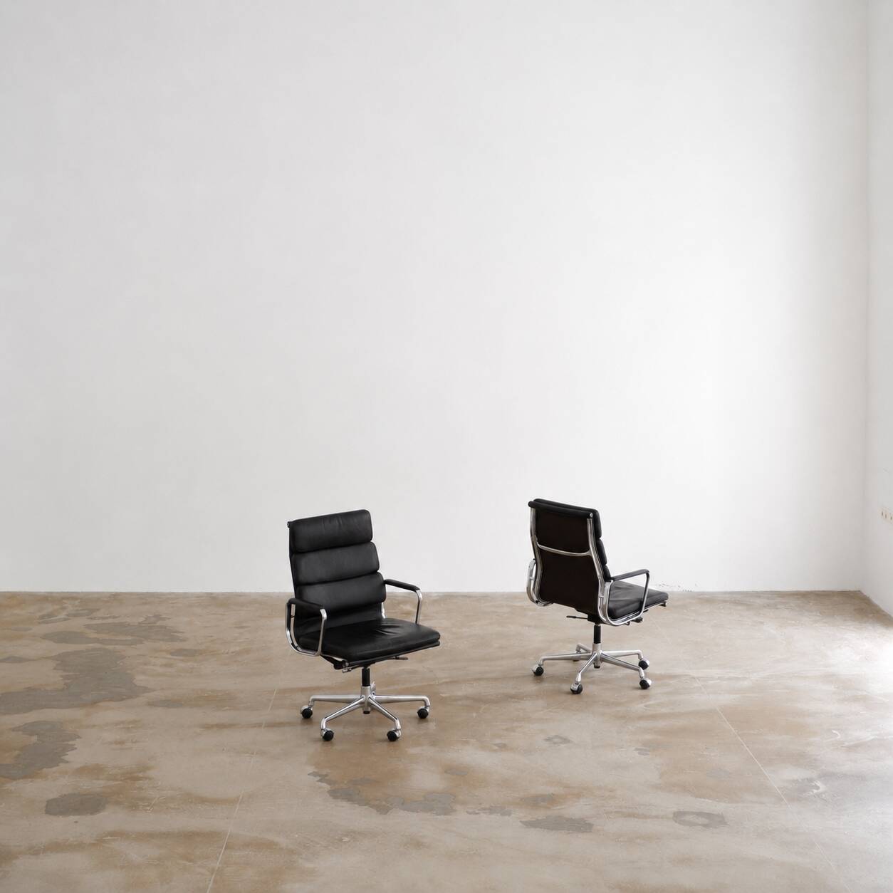 EA219 office swivel chairs by Charles & Ray Eames for Herman Miller