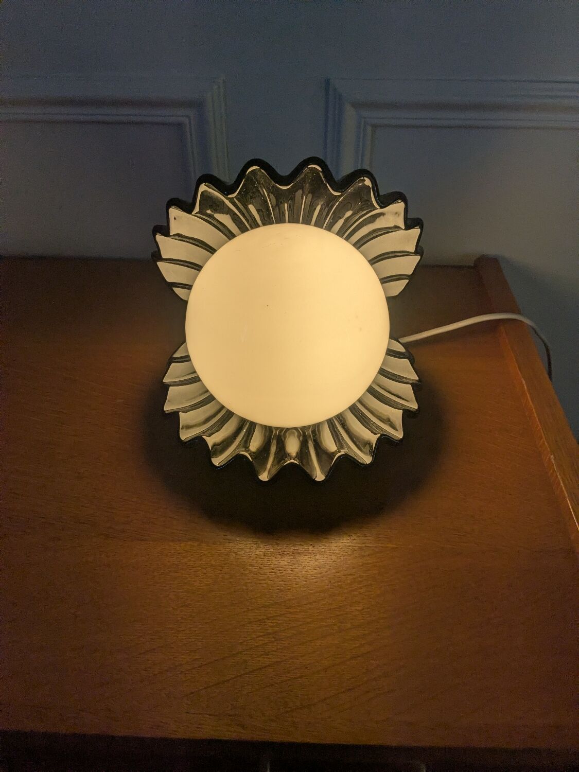 Vintage ceramic shell lamp