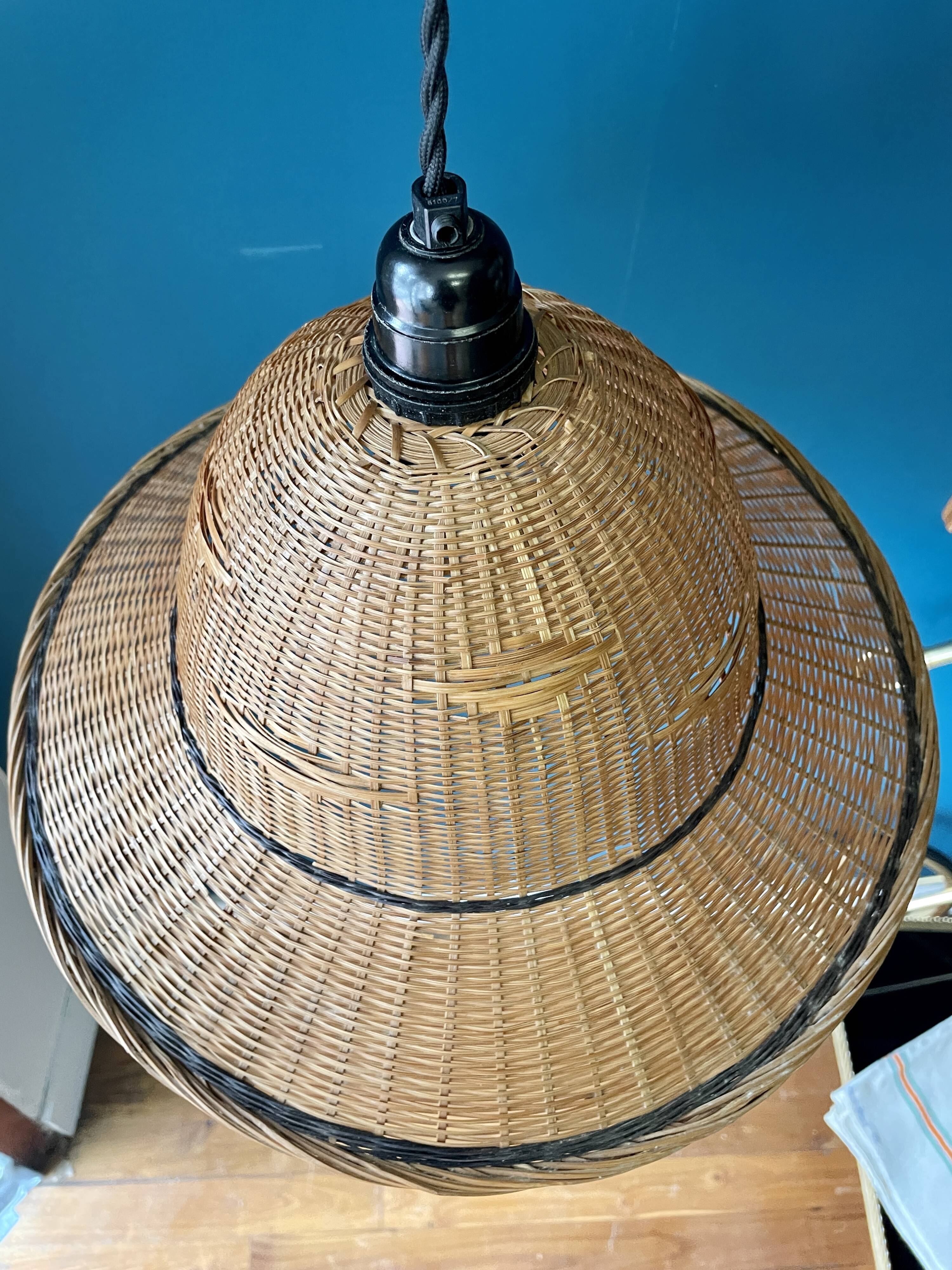 Braided wicker suspension