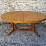 Baumann oval table