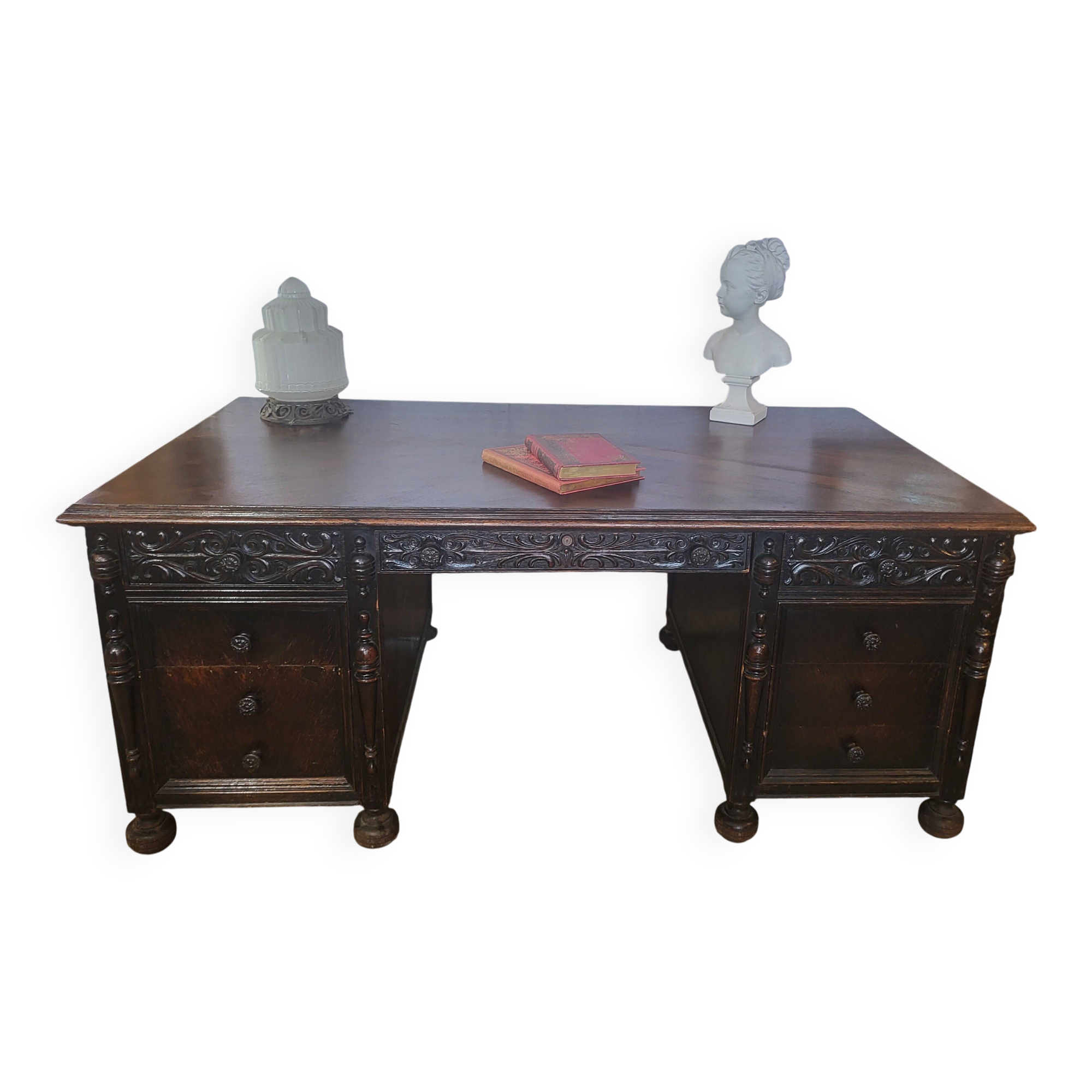 Grand Bureau Américain toutes faces Sculpté "Leopold Desk Co." – Circa 1920