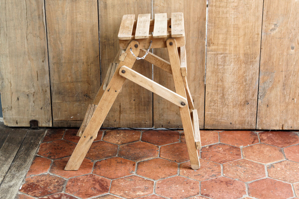 Folding wooden stepladder