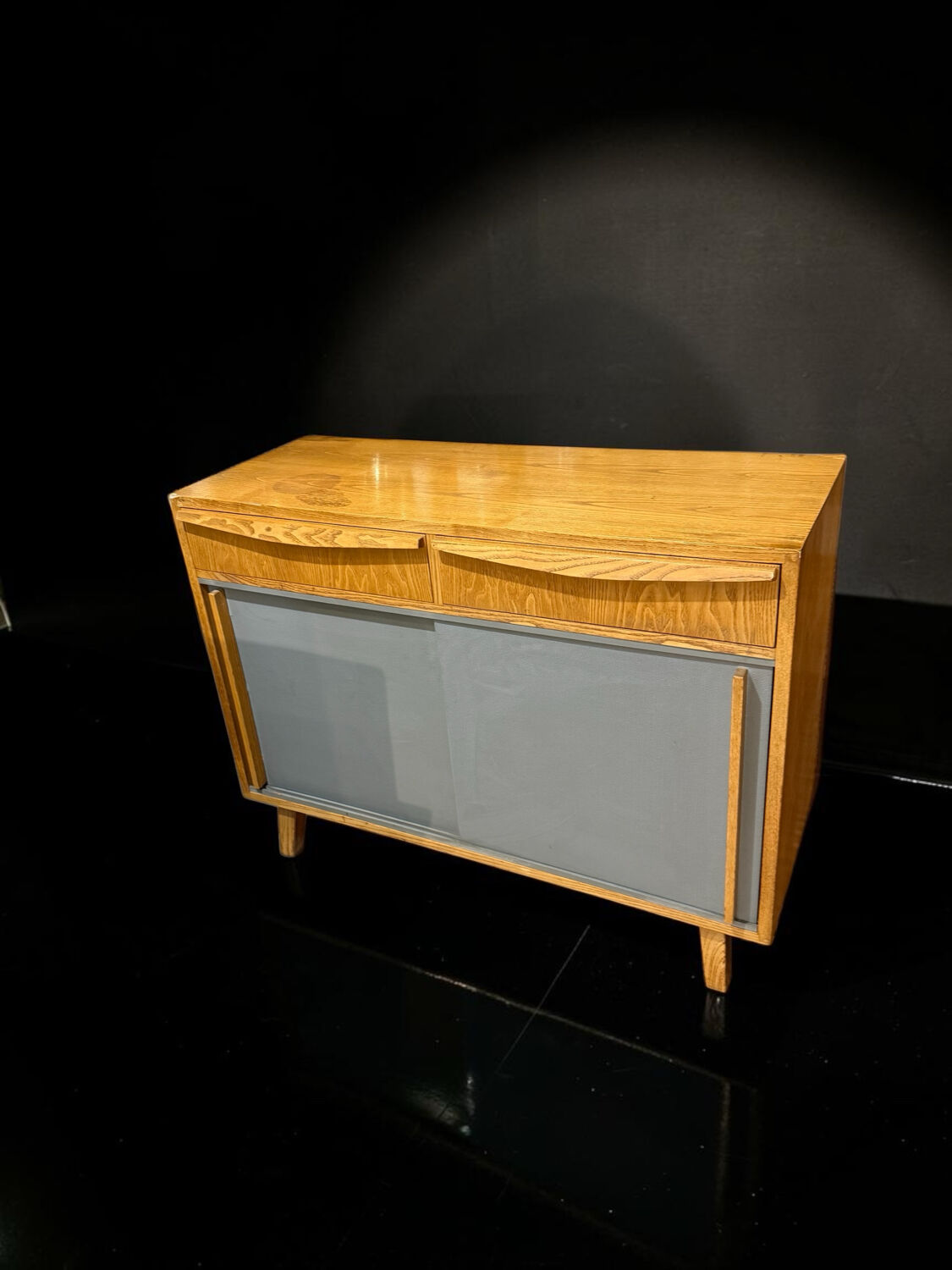 Small chest of drawers in the Guariche style