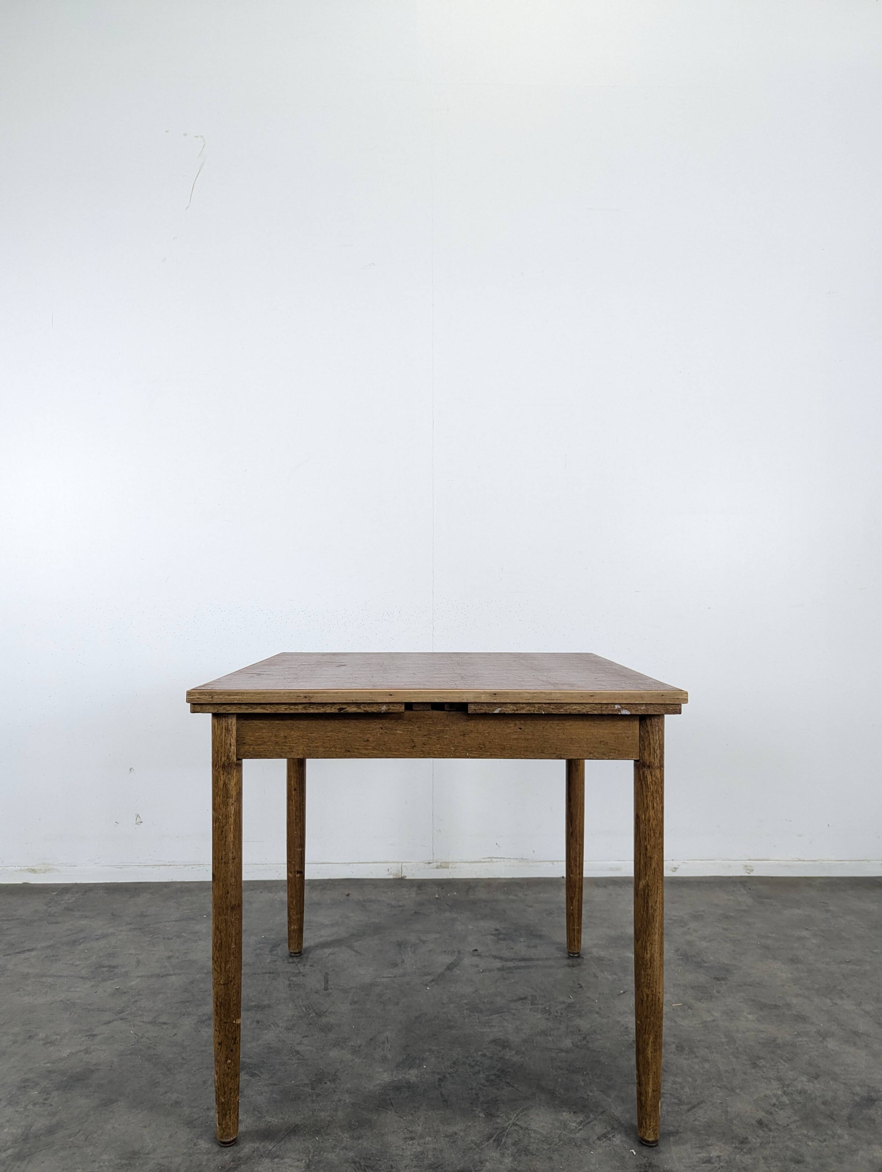 Table à jeu années 60 style scandinave