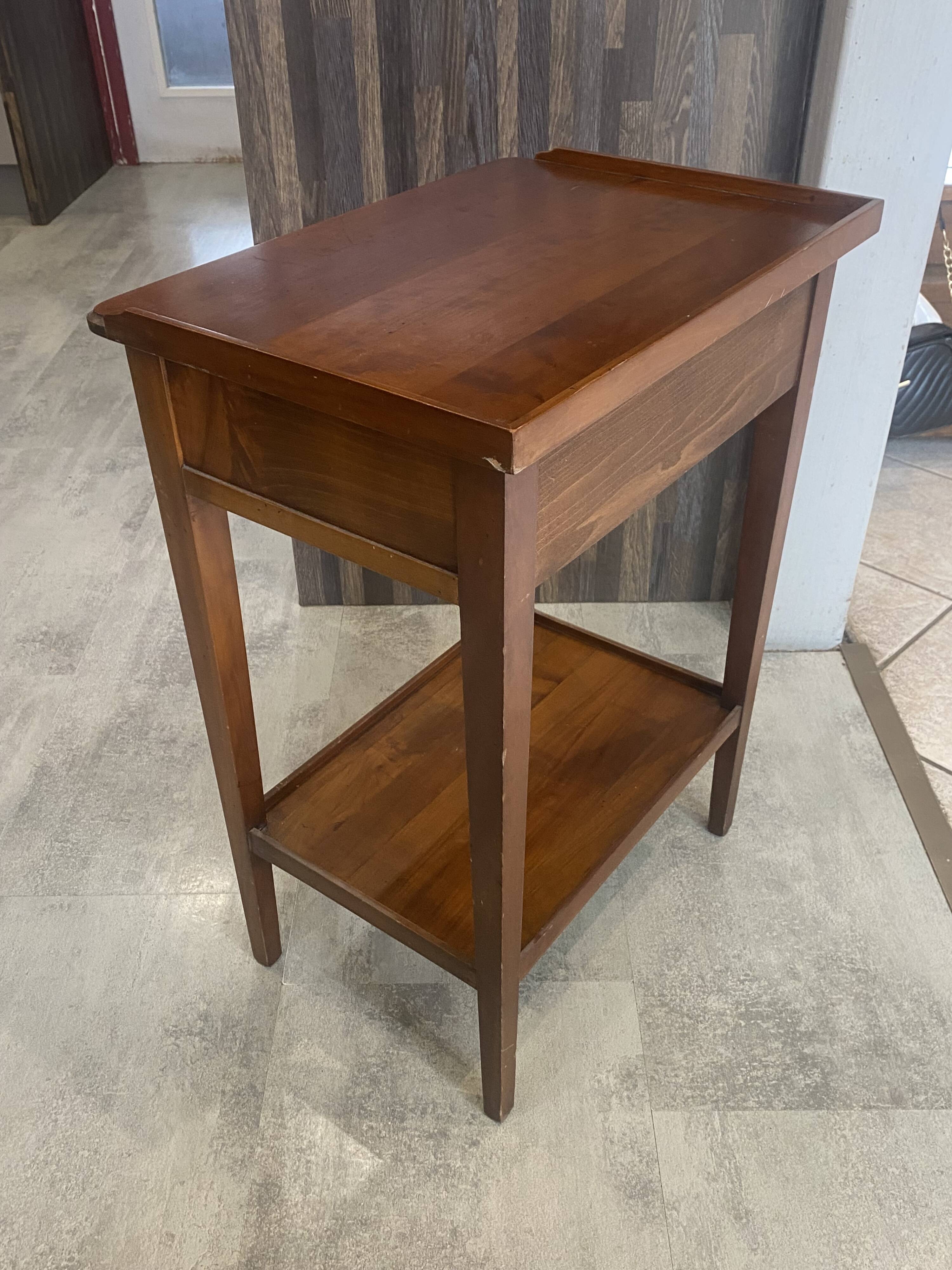 Table d’appoint 2 tiroirs merisier 1950