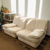 Deux fauteuils chauffeuses Cinna beige modèle Gao