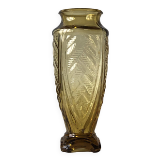 Vase art déco en verre jaune avec des motifs de volutes