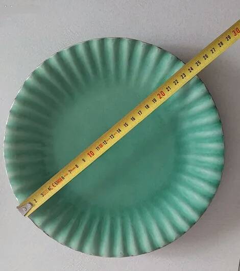 6 green flat plates from Terre è Provence + small salad bowl